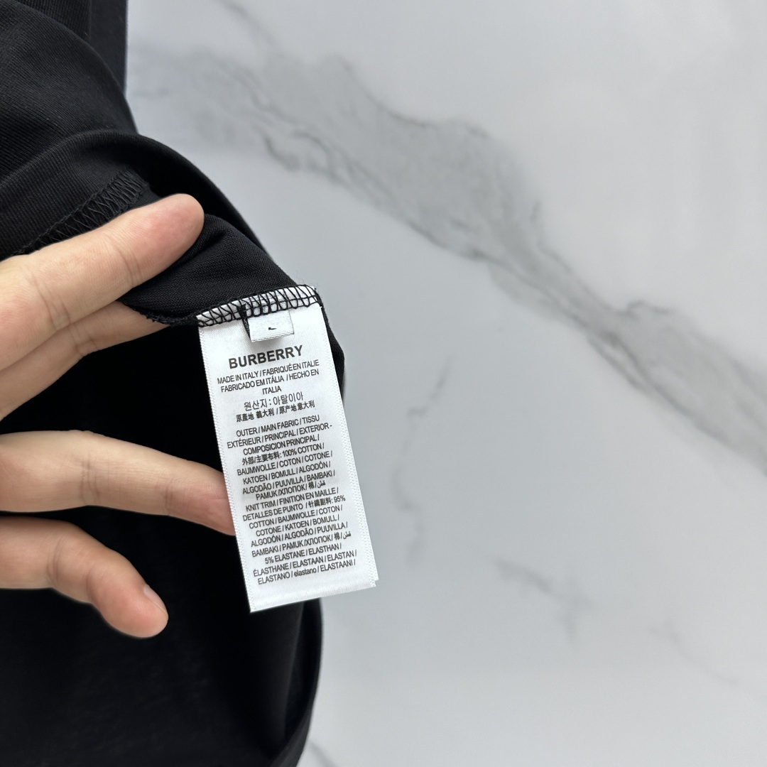 🆕Burberry巴宝莉 26新款首发专柜最新款短袖圆领T恤 高端订制 纹格螺纹领 胸前纹格口袋配饰 高