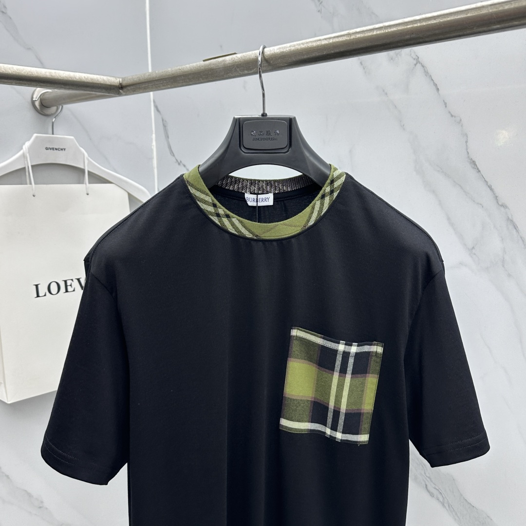 🆕Burberry巴宝莉 26新款首发专柜最新款短袖圆领T恤 高端订制 纹格螺纹领 胸前纹格口袋配饰 高