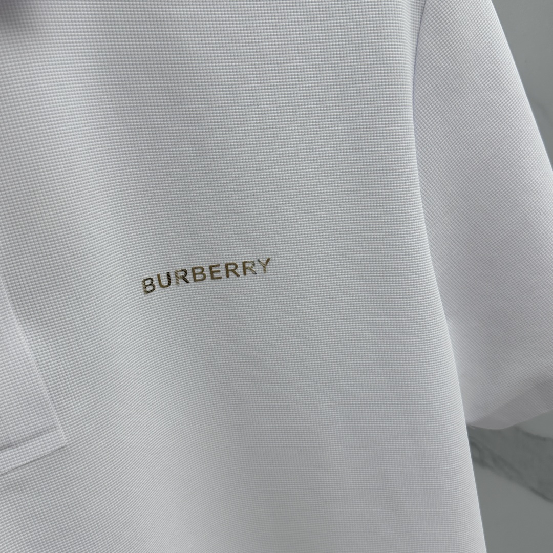 🆕Burberry巴宝莉 高端货商务 白领 单位人士必入单品！ 休闲商务翻领短袖，科技面料，体感非常棒，