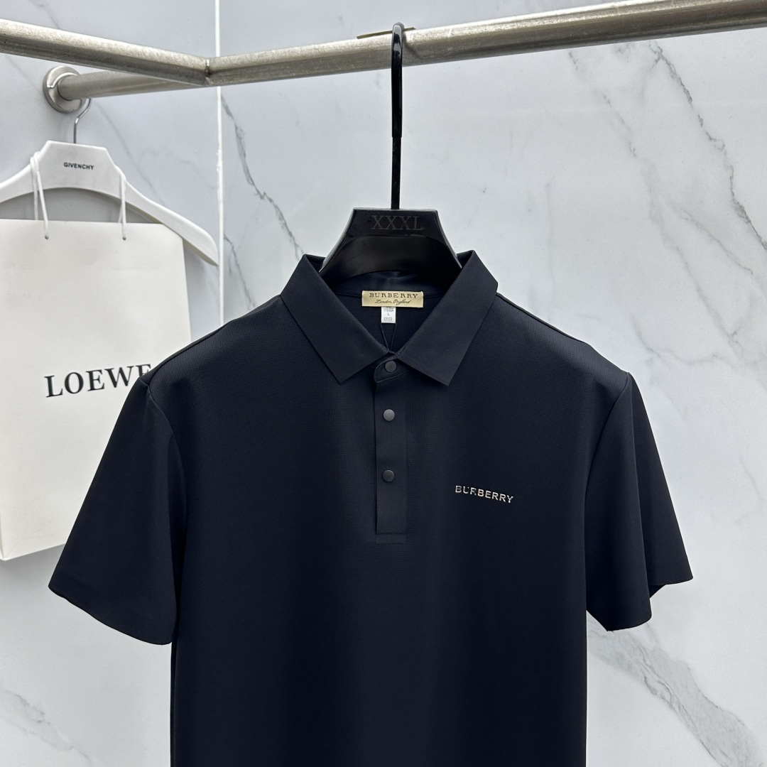 🆕Burberry巴宝莉 高端货商务 白领 单位人士必入单品！ 休闲商务翻领短袖，科技面料，体感非常棒，