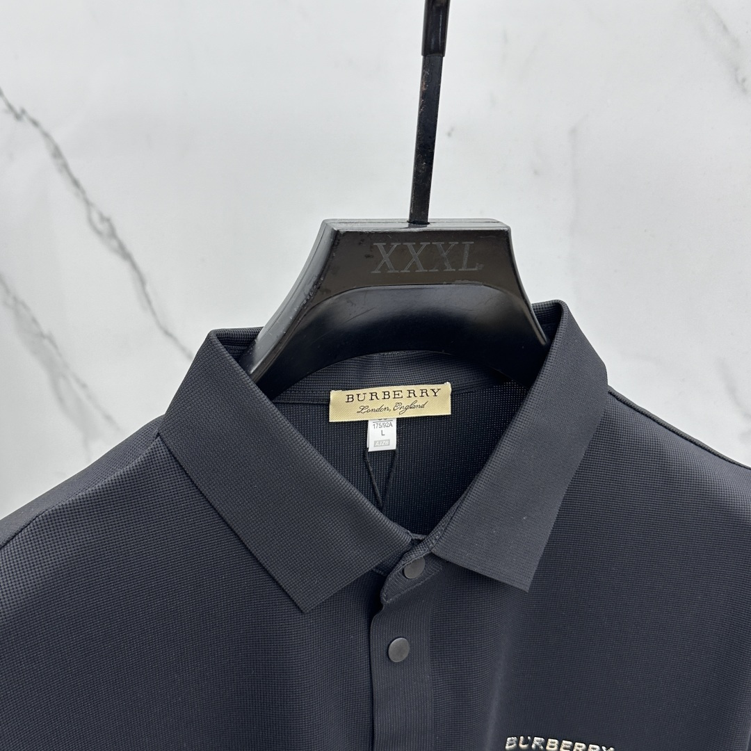 🆕Burberry巴宝莉 高端货商务 白领 单位人士必入单品！ 休闲商务翻领短袖，科技面料，体感非常棒，