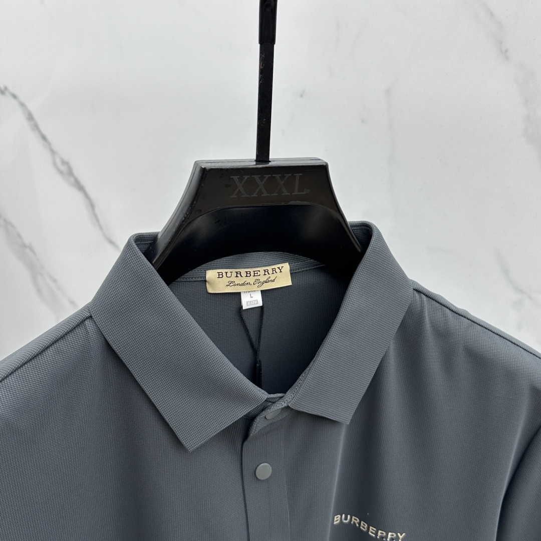 🆕Burberry巴宝莉 高端货商务 白领 单位人士必入单品！ 休闲商务翻领短袖，科技面料，体感非常棒，