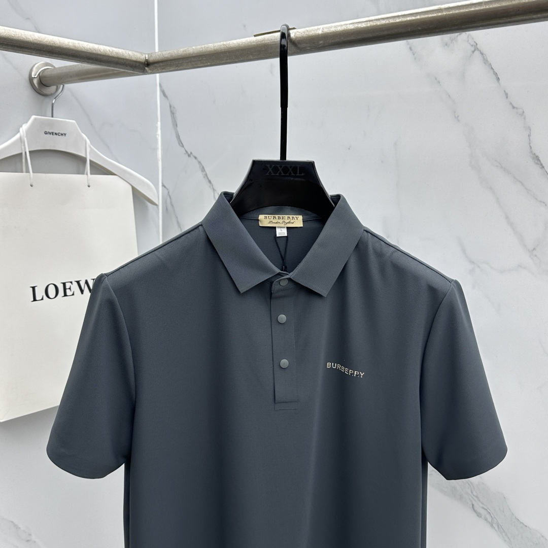 🆕Burberry巴宝莉 高端货商务 白领 单位人士必入单品！ 休闲商务翻领短袖，科技面料，体感非常棒，