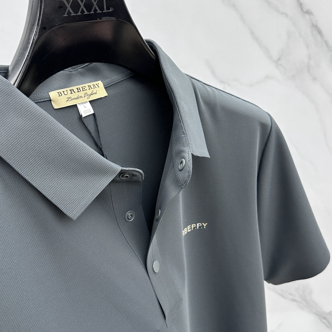 🆕Burberry巴宝莉 高端货商务 白领 单位人士必入单品！ 休闲商务翻领短袖，科技面料，体感非常棒，