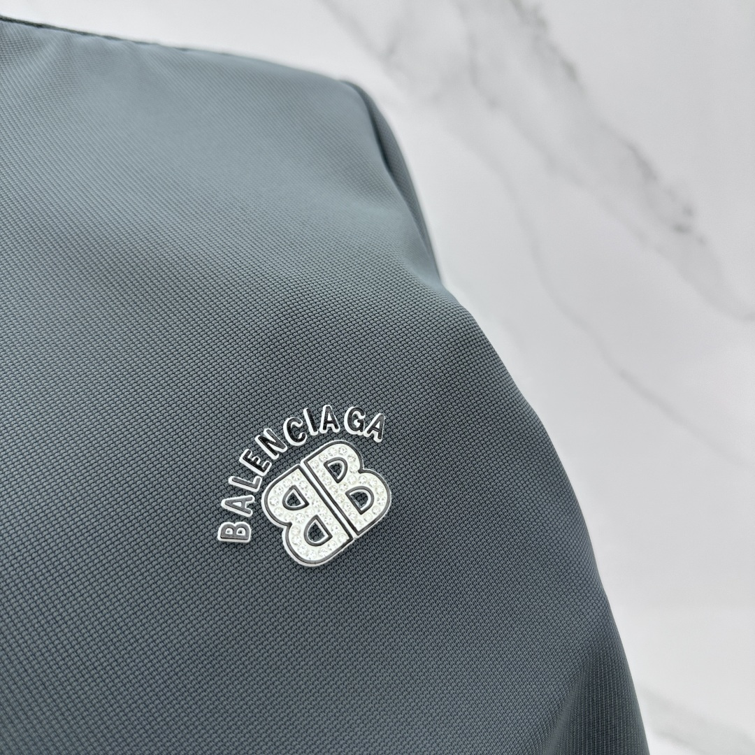 🆕Balenciaga巴黎世家 高端货商务 白领 单位人士必入单品！ 休闲商务翻领短袖，科技面料，体感非