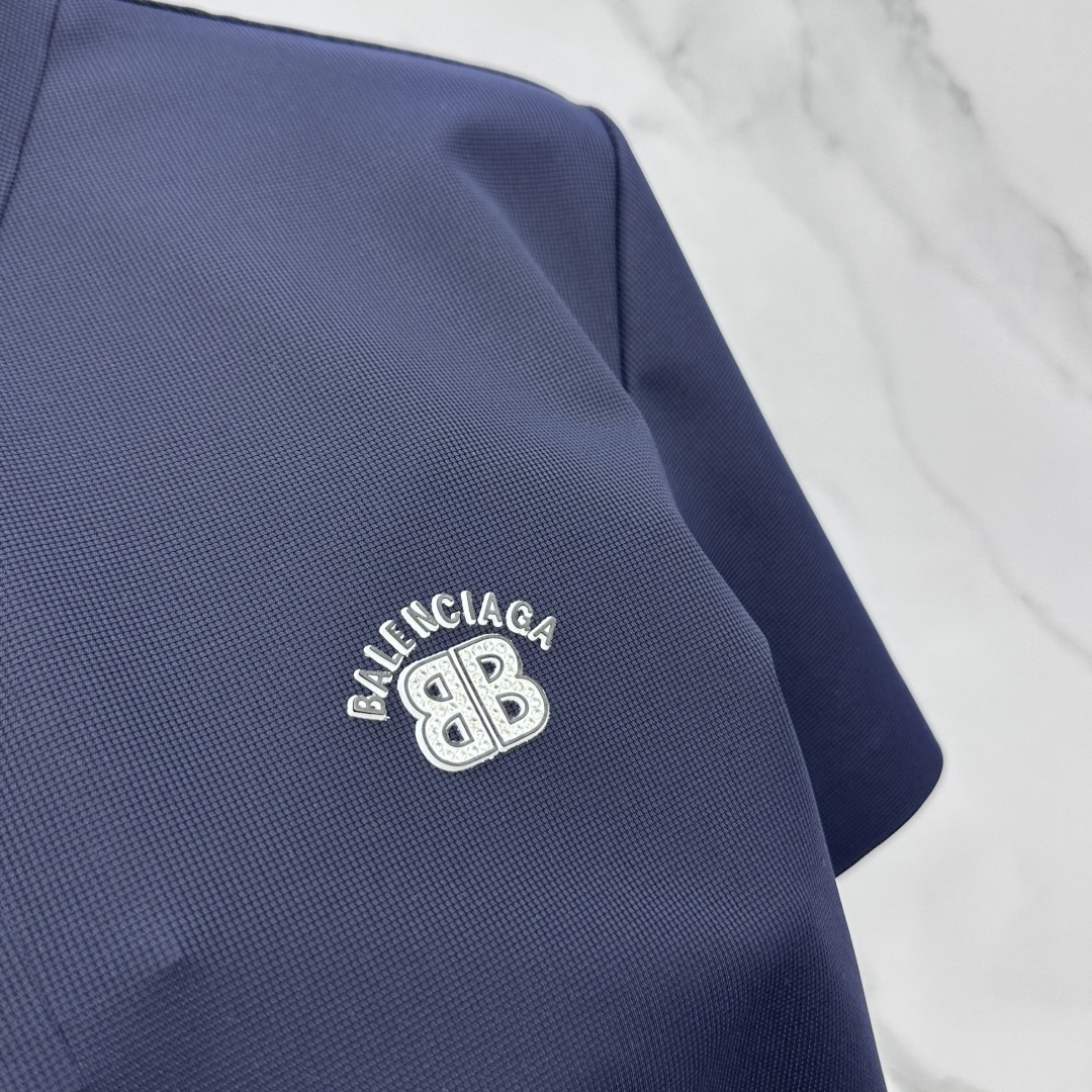 🆕Balenciaga巴黎世家 高端货商务 白领 单位人士必入单品！ 休闲商务翻领短袖，科技面料，体感非