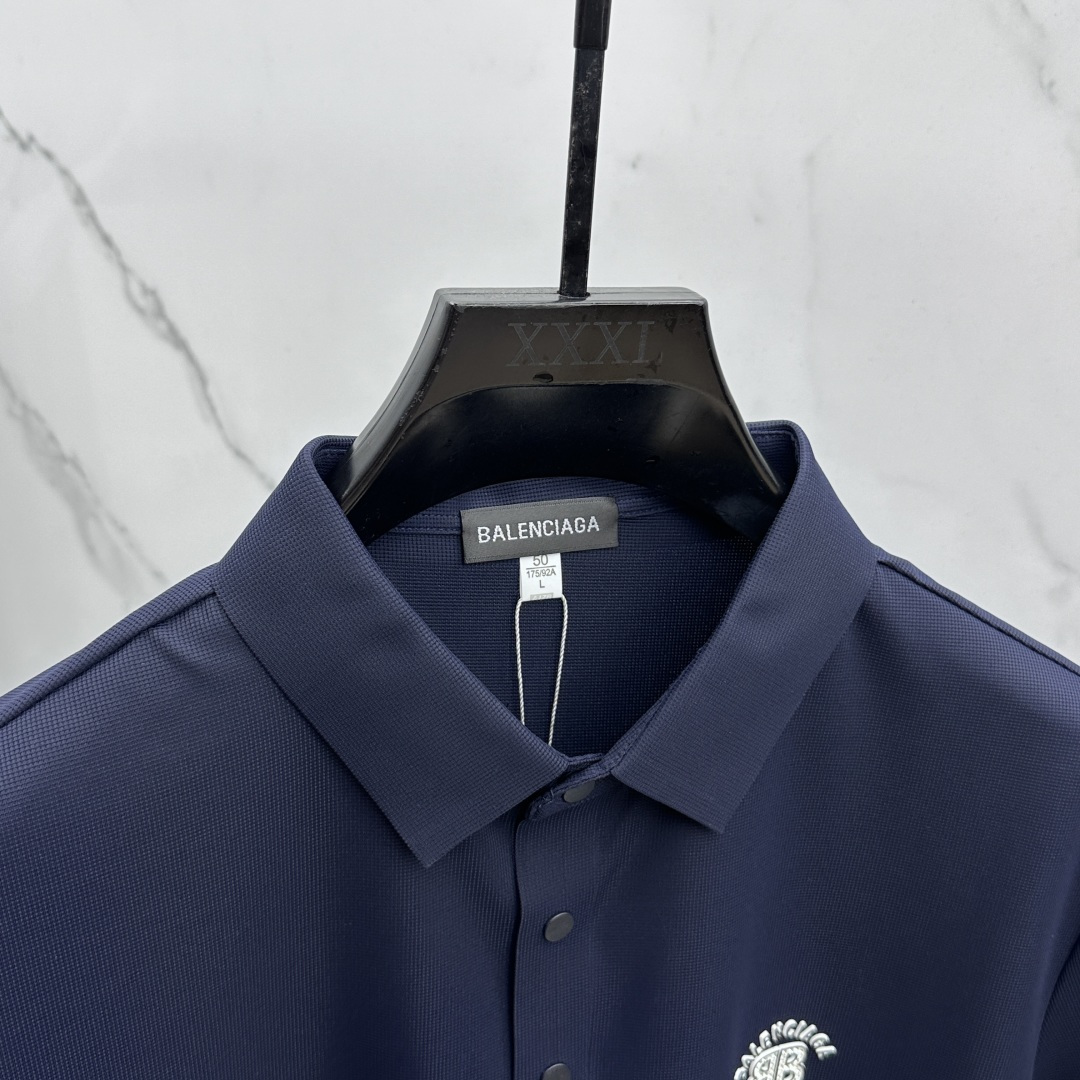 🆕Balenciaga巴黎世家 高端货商务 白领 单位人士必入单品！ 休闲商务翻领短袖，科技面料，体感非
