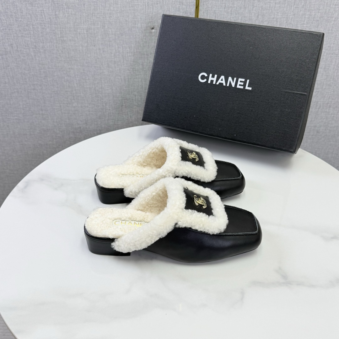 Contrast Strap Slide Sandals