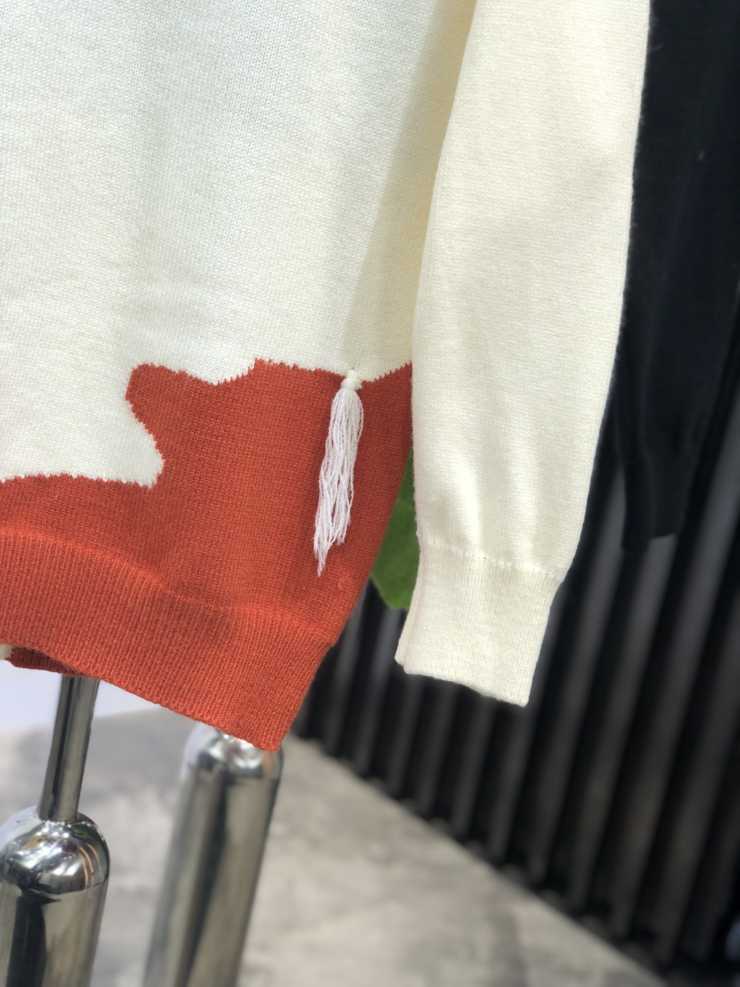       。 。Lv。24秋冬新款针织羊毛衫，假二件 专柜同步发售！定制专属羊毛🐑面料，从容百搭，档次