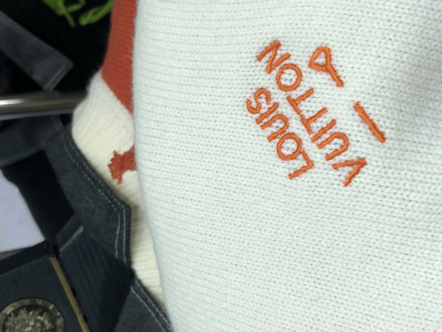       。 。Lv。24秋冬新款针织羊毛衫，假二件 专柜同步发售！定制专属羊毛🐑面料，从容百搭，档次