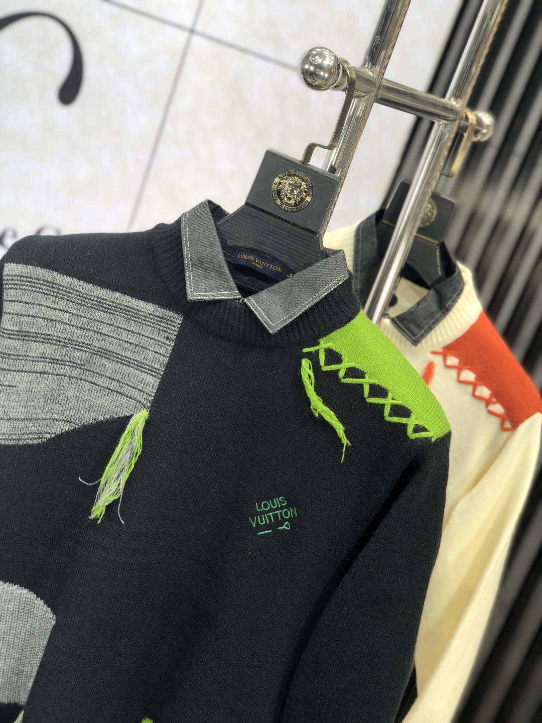       。 。LV。24秋冬新款针织羊毛衫，假二件。专柜同步发售！定制专属羊毛🐑面料，从容百搭，档次