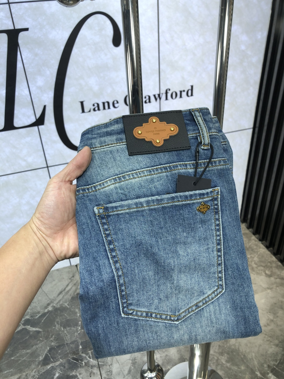 NO:123090,. Lv. High-end customization 25 spring and summer new original single jeans are released simultaneously on the counter. Original customized reproduction. Customer-supplied hardware and accessories. Original single quality. Imported denim fabric heavy-working washing. Fine workmanship and wiring. 6 Excellent upper body!  Preferred single products SIZE:29-38,,louis vuitton,jeans,alexander wang19860909. Lv.高级定制 25春夏新款原单牛仔裤 柜台同步发售 原版定制复刻 客供五金辅料 原单品质 进口牛仔面料重工洗水 做工走线精细 6上身绝佳！优选单品 SIZE:29-38,,louis vuitton,jeans,alexander wang,Men's clothing