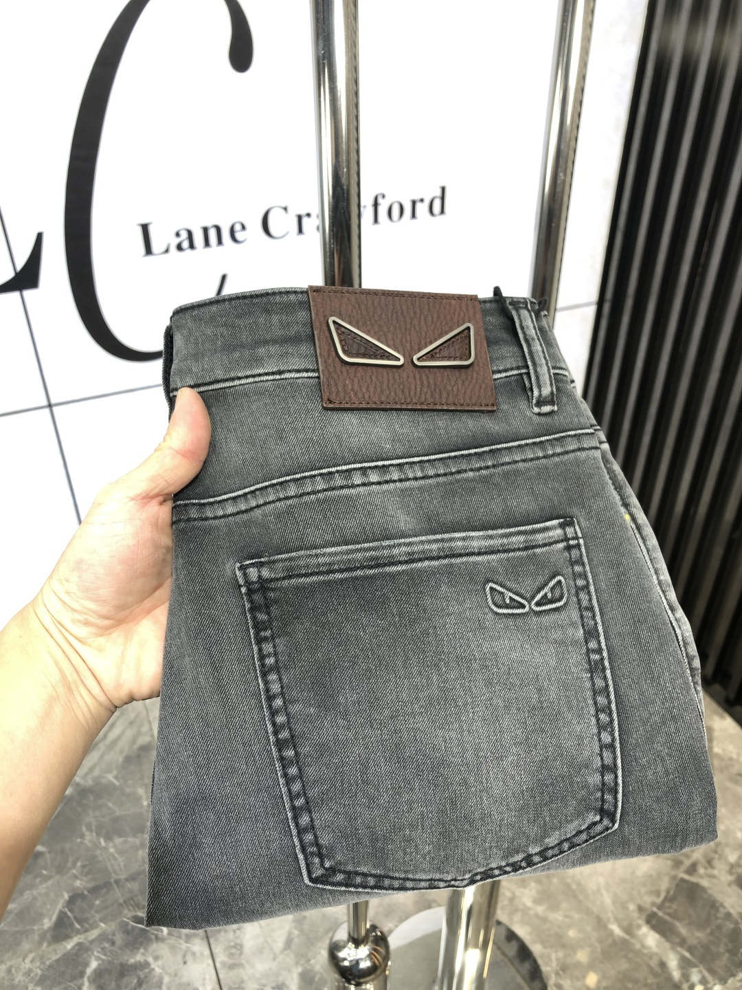 NO:123073,. Fendi.High-end customization 25 spring and summer new original single jeans are released simultaneously on the counter. Original customized reproduction. Customer-supplied hardware and accessories. Original single quality. Imported denim fabric heavy-duty washing. Fine workmanship and wiring. 6 Excellent upper body!  Preferred single products SIZE:29-38,,fendi,jeans,alexander wang19860909. 芬迪.高级定制 25春夏新款原单牛仔裤 柜台同步发售 原版定制复刻 客供五金辅料 原单品质 进口牛仔面料重工洗水 做工走线精细 6上身绝佳！优选单品 SIZE:29-38,,fendi,jeans,alexander wang,Men's clothing