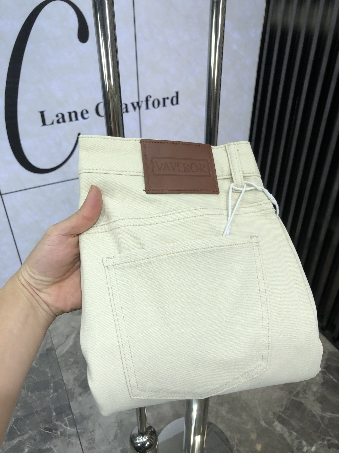 NO:124869,. Versace.High-end customization 25 spring and summer new original single jeans are released simultaneously on the counter. Original customized reproduction. Customer-supplied hardware and accessories. Original single quality. Imported denim fabric heavy-working washing. Fine workmanship and wiring. 6 Excellent upper body!  Preferred single products SIZE:29-38, versace,jeans,alexander wang19860909. .范思哲.高级定制 25春夏新款原单牛仔裤 柜台同步发售 原版定制复刻 客供五金辅料 原单品质 进口牛仔面料重工洗水 做工走线精细 6上身绝佳！优选单品 SIZE:29-38,,versace,jeans,alexander wang,Men's clothing