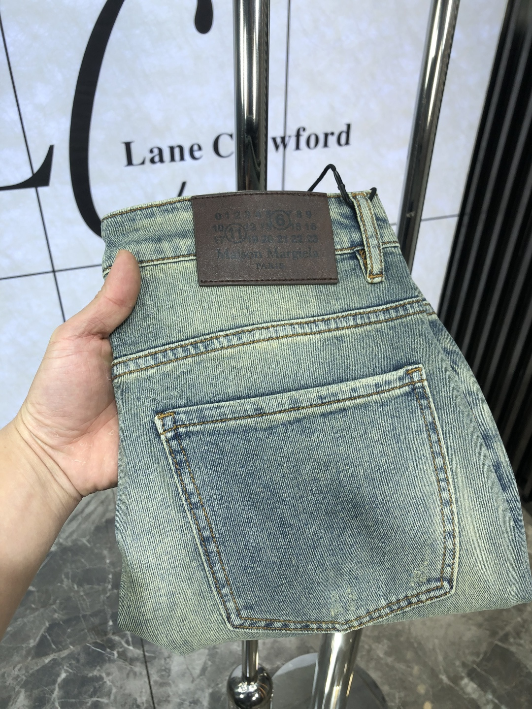 NO:124880,. . Majila. High-end customization 25 spring and summer new original single jeans are released simultaneously on the counter. Original customized reproduction. Customer-supplied hardware and accessories. Original single quality. Imported denim fabric heavy-working washing. Fine workmanship and wiring. 6 Excellent upper body!  Preferred single products SIZE:29-38,,masion margiela,jeans,alexander wang19860909. .马吉拉.高级定制 25春夏新款原单牛仔裤 柜台同步发售 原版定制复刻 客供五金辅料 原单品质 进口牛仔面料重工洗水 做工走线精细 6上身绝佳！优选单品 SIZE:29-38,,masion margiela,jeans,alexander wang,Men's clothing