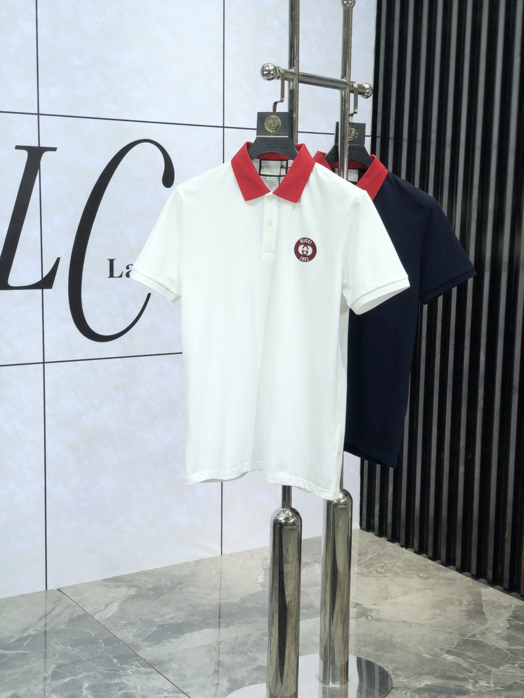 NO:124897,..Gucci.2025 spring and summer ssHK counters are equipped with new short-sleeved lapels and custom beaded ground fabrics. The brand letter craftsmanship on the chest shapes the logo to highlight the brand luxury. 1x essential items for high-end people. Those who know the goods are welcome to compare the counter. The number of code M-3xL m is worn 175/catties, gucci, T-shirt, alexander wang19860909..Gucci.2025春夏ssHK专柜同款同步上新短袖翻领Polo定制珠地面料 胸前品牌字母工艺构成标志彰显品牌奢华 1x高端人士必备单品,懂货的来欢迎对比专柜 码数M-3xL m穿175/斤,,gucci,T-shirt,alexander wang,Men's clothing