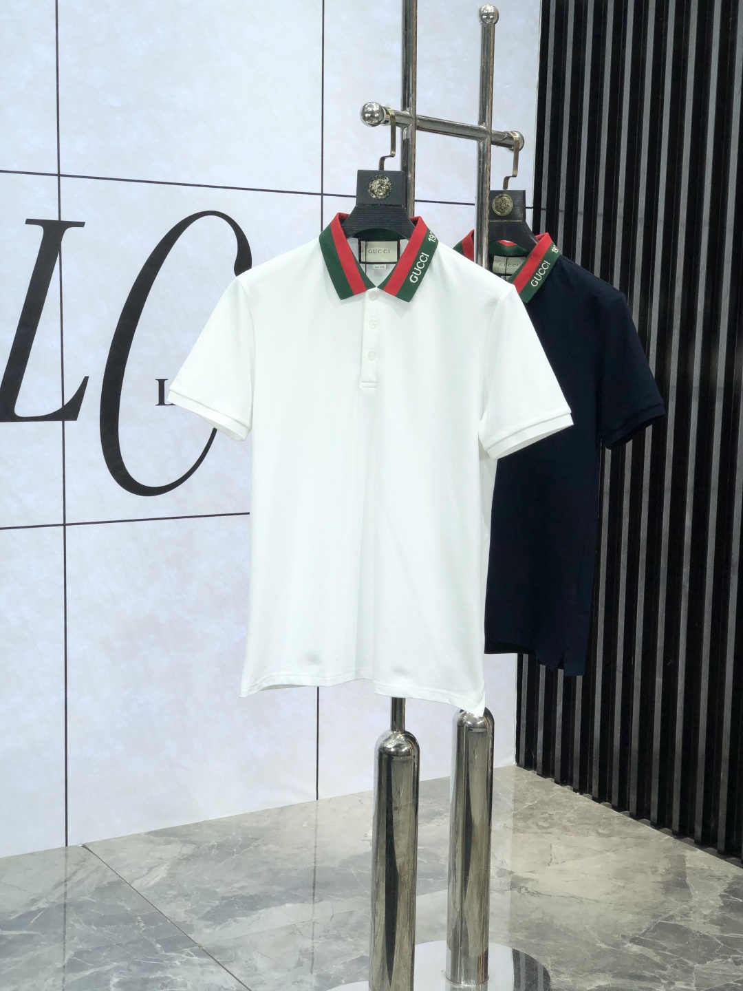 NO:124883,..Gucci.2025 spring and summer ssHK counters are equipped with new short-sleeved lapels and custom beaded ground fabrics. The brand letter craftsmanship on the chest shapes the logo to highlight the brand luxury. 1x essential items for high-end people. Those who know the goods are welcome to compare the counter. The number of code M-3xL m is worn 175/catties, gucci, T-shirt, alexander wang19860909..Gucci.2025春夏ssHK专柜同款同步上新短袖翻领Polo定制珠地面料 胸前品牌字母工艺构成标志彰显品牌奢华 1x高端人士必备单品,懂货的来欢迎对比专柜 码数M-3xL m穿175/斤,,gucci,T-shirt,alexander wang,Men's clothing