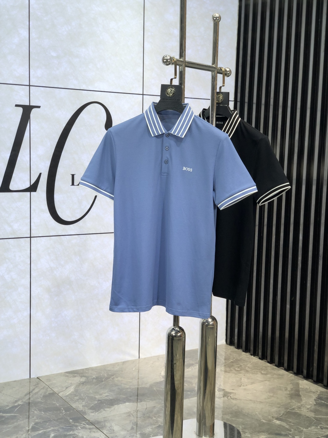 NO:124892,..Boss.2025 spring and summer ssHK counters are equipped with the same style as the new short-sleeved lapel Polo custom bead floor fabric. The brand letter craftsmanship on the chest shapes the logo to highlight the brand luxury. 1x essential items for high-end people. Those who know the goods are welcome to compare the counter. The number of code M-3xL m is worn 175/catties, T-shirt, alexander wang19860909..Boss.2025春夏ssHK专柜同款同步上新短袖翻领Polo定制珠地面料 胸前品牌字母工艺构成标志彰显品牌奢华 1x高端人士必备单品,懂货的来欢迎对比专柜 码数M-3xL m穿175/斤,,T-shirt,alexander wang,Men's clothing