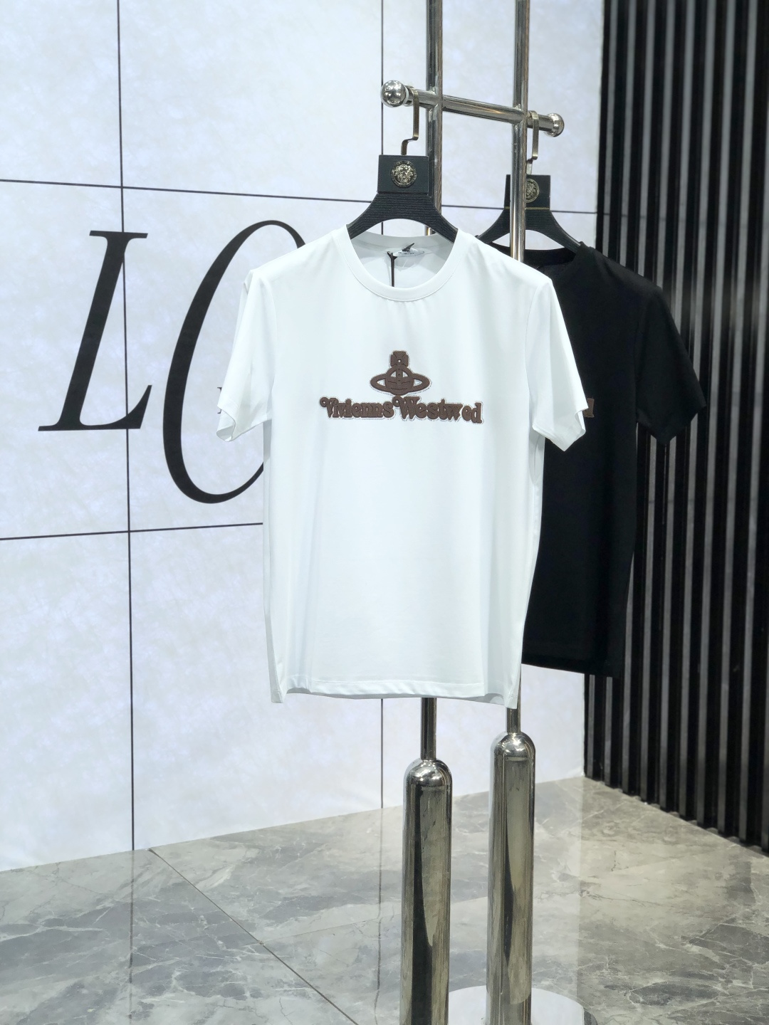 NO:127449,. . Queen Mother Citizen. 2025 spring and summer new product, fashionable round neck short sleeve high-end custom versatile style!  More practical and easy for anyone to control. Made with double mercerized fabric, luxurious and classic brand logo design, G is very high-end and must-have if you understand the goods!  The style and tailoring are slim styles, which are very exquisite, showing aura and highlighting the exquisiteness of business men. This is the unique feature, the right slim fit, and the upper body effect is very good!  Size M-4XL m wear 175/120 catties., T-shirt, alexander wang19860909. .西太后.2025春夏新品时尚圆领短袖高级定制百搭款式！更有实用感 任何人都可以轻松驾驭 采用双丝光面料制作,奢华经典品牌logo设计,G非常显档次懂货的必须入！版型剪裁属于修身款 非常精致,显气场,又会凸显商务男士的精致,这就是独到之处,恰到好处的修身,上身效果非常赞！ 尺码M-4XL m穿175/120斤.,,T-shirt,alexander wang,Men's clothing