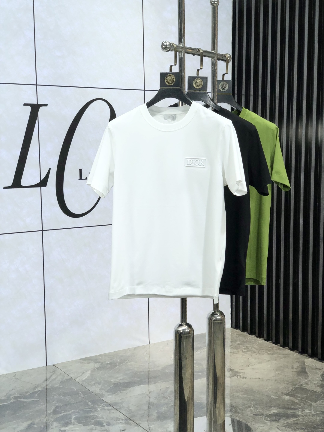 NO:123088,. Dior .2025 spring and summer new first-time counter latest short-sleeved round-neck T-shirt, high-end customization, avant-garde and fashionable design!  Brand logo heavy craft design, high-end customized mercerated cloud cotton fabric, soft feel, comfortable to wear, exquisite counter-level car line. K fine workmanship, invincible and handsome upper body effect!  A must-have item for handsome men!  yard M-3XL. m wear 175/130,dior,T-shirt,tees,t-shirt,alexander wang19860909. Dior .2025春夏新款首发专柜最新款短袖圆领T恤 高端订制 设计前卫时尚！品牌logo重工艺设计 高端定制丝光云朵棉面料.手感柔软.穿着舒适.专柜级别精致车线.k做工精细.上身效果无敌帅气！型男必备单品！ 码数M-3XL. m穿175/130,,dior,T-shirt,tees，t-shirt,alexander wang,Men's clothing