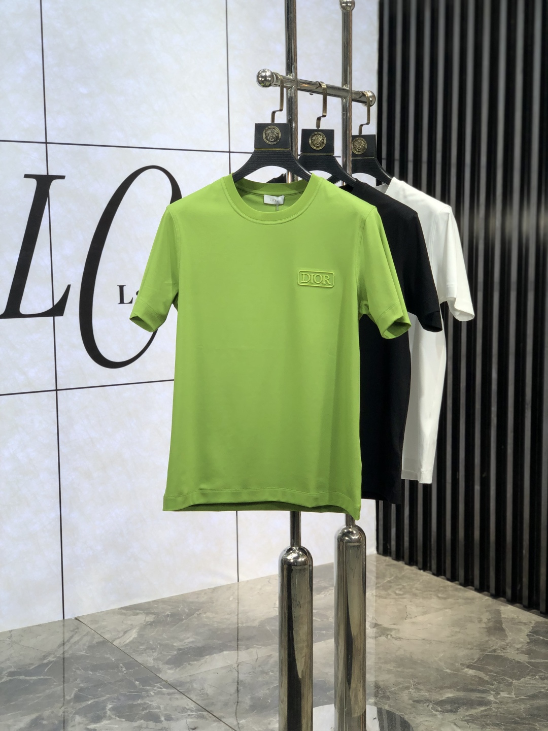 NO:123091,. Dior.2025 spring and summer new style first-time counter latest short-sleeved round-neck T-shirt, high-end customization, avant-garde and fashionable design!  Brand logo heavy craft design, high-end customized mercerated cloud cotton fabric, soft feel, comfortable to wear, exquisite counter-level car line. K fine workmanship, invincible and handsome upper body effect!  A must-have item for handsome men!  yard M-3XL. m wear 175/130,dior,T-shirt,tees,t-shirt,alexander wang19860909. Dior.2025春夏新款首发专柜最新款短袖圆领T恤 高端订制 设计前卫时尚！品牌logo重工艺设计 高端定制丝光云朵棉面料.手感柔软.穿着舒适.专柜级别精致车线.k做工精细.上身效果无敌帅气！型男必备单品！ 码数M-3XL. m穿175/130,,dior,T-shirt,tees，t-shirt,alexander wang,Men's clothing