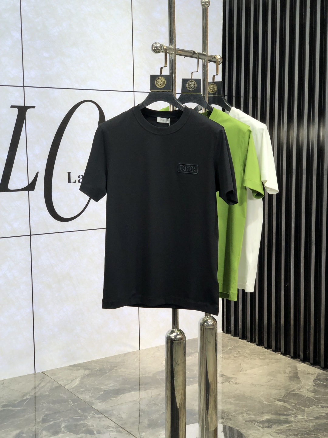 NO:123092,. Dior .2025 spring and summer new first-time counter latest short-sleeved round-neck T-shirt, high-end customization, avant-garde and fashionable design!  Brand logo heavy craft design, high-end customized mercerated cloud cotton fabric, soft feel, comfortable to wear, exquisite counter-level car line. K fine workmanship, invincible and handsome upper body effect!  A must-have item for handsome men!  yard M-3XL. m wear 175/130,dior,T-shirt,tees,t-shirt,alexander wang19860909. Dior .2025春夏新款首发专柜最新款短袖圆领T恤 高端订制 设计前卫时尚！品牌logo重工艺设计 高端定制丝光云朵棉面料.手感柔软.穿着舒适.专柜级别精致车线.k做工精细.上身效果无敌帅气！型男必备单品！ 码数M-3XL. m穿175/130,,dior,T-shirt,tees，t-shirt,alexander wang,Men's clothing