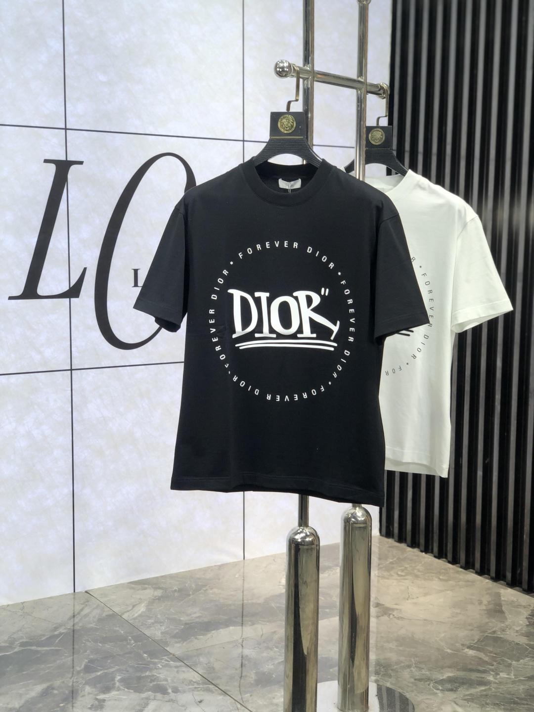 NO:123099,. Dior.2025 spring and summer new style first-time counter latest short-sleeved round-neck T-shirt, high-end customization, avant-garde and fashionable design!  Brand logo heavy craft design, high-end customized mercerated cloud cotton fabric, soft feel, comfortable to wear, exquisite counter-level car line. K fine workmanship, invincible and handsome upper body effect!  A must-have item for handsome men!  yard M-3XL. m wear 175/130,dior,T-shirt,tees,t-shirt,alexander wang19860909. Dior.2025春夏新款首发专柜最新款短袖圆领T恤 高端订制 设计前卫时尚！品牌logo重工艺设计 高端定制丝光云朵棉面料.手感柔软.穿着舒适.专柜级别精致车线.k做工精细.上身效果无敌帅气！型男必备单品！ 码数M-3XL. m穿175/130,,dior,T-shirt,tees，t-shirt,alexander wang,Men's clothing