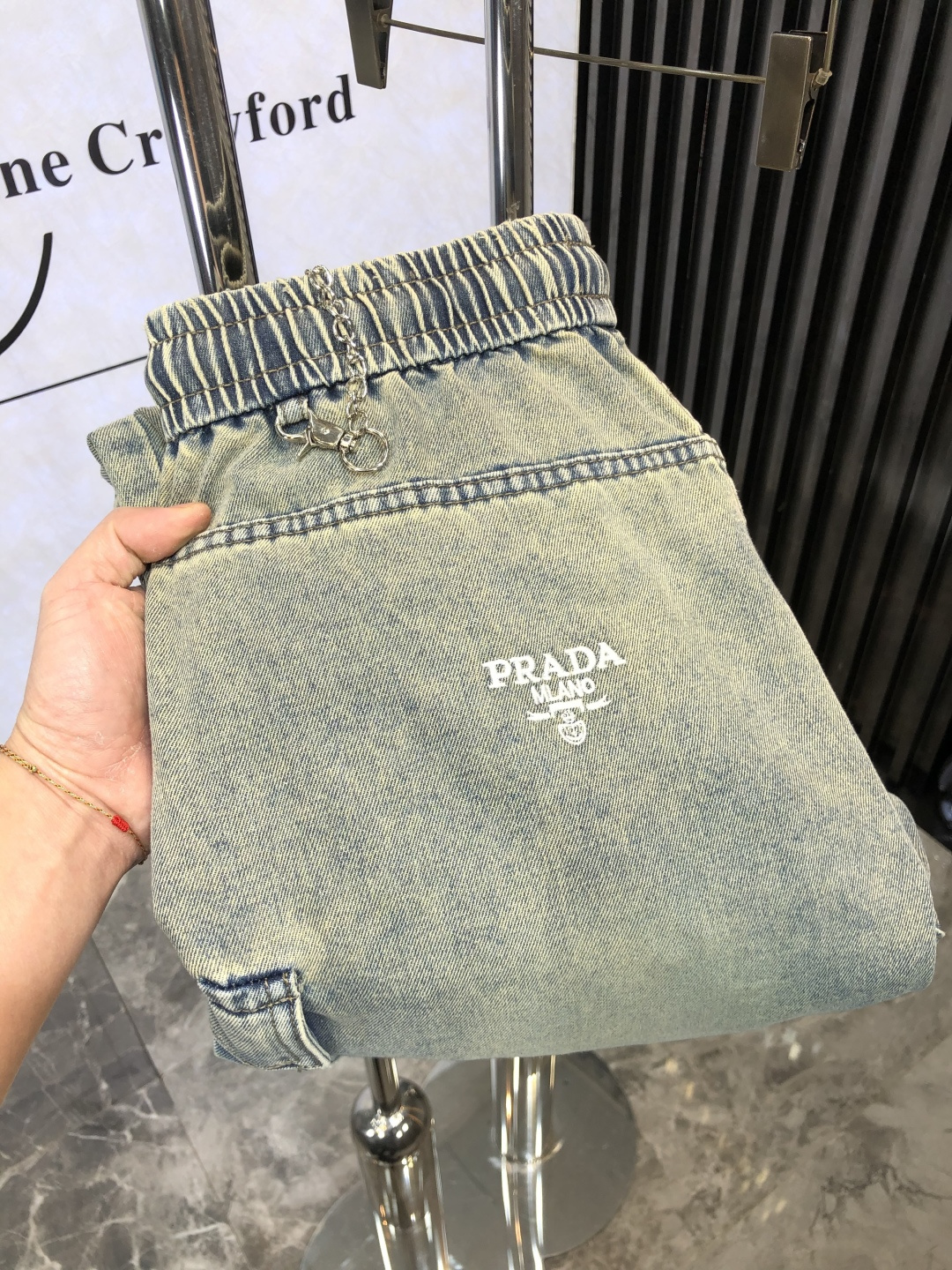 NO:138928,.Prada. Wear 200 kg.ss25 spring and summer new men's elastic jeans. The fabric is elastic. Exclusively available. Official website synchronized. Fashionable and elegant. Use primary color yeast washing process. H selected imported heavy tannin denim fabric with counter hardware decoration m genuine leather leather brand. Exquisite car line. Worth owning. Number M-4xL.M wears 29.30, prada, jeans, alexander wang19860909.普拉达.穿200斤.ss25春夏新款男士松紧带牛仔裤 面料弹性好.独家发售 官网同步 时尚优雅 采用原色酵母水洗工艺 H精选进口重磅丹宁牛仔面料 配专柜五金装饰 m真皮皮牌 精致车线 值得拥有.码数M-4xL .M穿29.30,,prada,jeans,alexander wang,Men's clothing