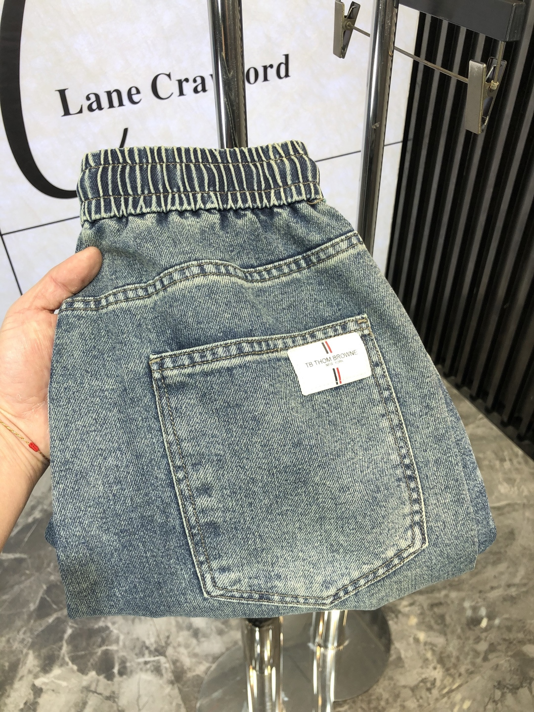 NO:138933,.TB. Wear 200 catties. SS25 spring and summer new men's elastic jeans, the fabric is elastic. Exclusively available. Official website synchronization, fashionable and elegant, using primary color yeast washing technology, H selected imported heavy tannin denim fabric, equipped with counter hardware decoration m genuine leather leather brand, exquisite car line, worth owning. Number M-4xL. M wears 29.30, jeans, alexander wang19860909.TB.穿200斤. ss25春夏新款男士松紧带牛仔裤 面料弹性好.独家发售 官网同步 时尚优雅 采用原色酵母水洗工艺 H精选进口重磅丹宁牛仔面料 配专柜五金装饰 m真皮皮牌 精致车线 值得拥有.码数M-4xL .M穿29.30,,jeans,alexander wang,Men's clothing