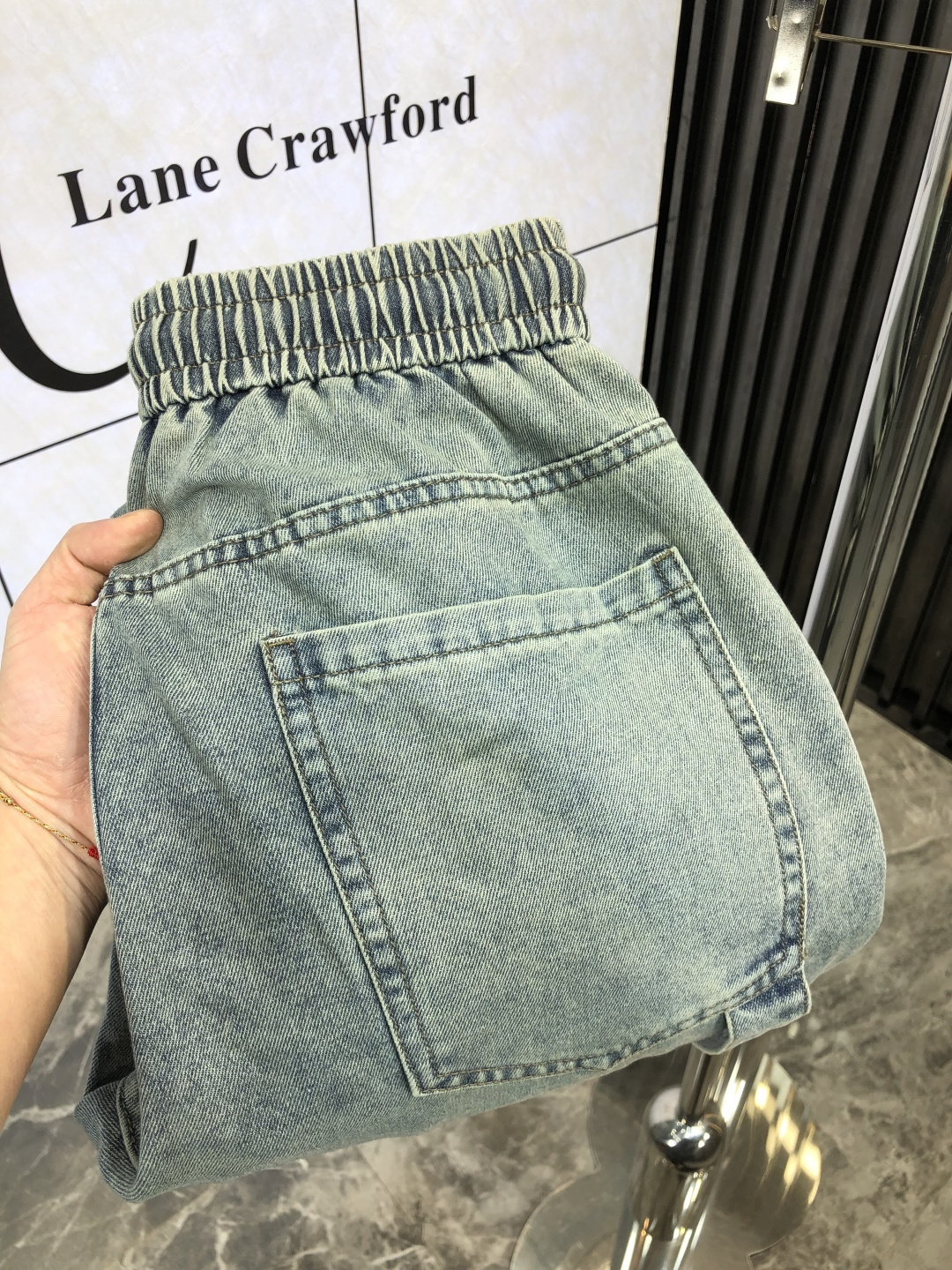 NO:138940,.Balenciaga. Wear 200 catties. SS25 spring and summer new men's elastic jeans, the fabric is elastic. Exclusively available. Official website synchronization, fashionable and elegant, using primary color yeast washing technology, H selected imported heavy tannin denim fabric, equipped with counter hardware decoration m genuine leather brand, exquisite car line, worth owning. Number M-4xL.M wears 29.30,,balenciaga,jeans,alexander wang19860909.巴黎世家.穿200斤. ss25春夏新款男士松紧带牛仔裤 面料弹性好.独家发售 官网同步 时尚优雅 采用原色酵母水洗工艺 H精选进口重磅丹宁牛仔面料 配专柜五金装饰 m真皮皮牌 精致车线 值得拥有.码数M-4xL .M穿29.30,,balenciaga,jeans,alexander wang,Men's clothing