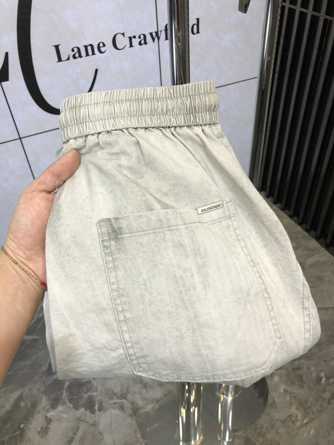 NO:138944,.Balenciaga. Wear 200 catties. SS25 spring and summer new men's elastic jeans, the fabric is elastic. Exclusively available. Official website synchronization, fashionable and elegant, using primary color yeast washing technology, H selected imported heavy tannin denim fabric, equipped with counter hardware decoration m genuine leather leather brand, exquisite car line, worth owning. Number M-4xL.M wear 29.30,,balenciaga, jeans,alexander wang19860909.巴黎世家.穿200斤. ss25春夏新款男士松紧带牛仔裤 面料弹性好.独家发售 官网同步 时尚优雅 采用原色酵母水洗工艺 H精选进口重磅丹宁牛仔面料 配专柜五金装饰 m真皮皮牌 精致车线 值得拥有.码数M-4xL.M穿29.30,,balenciaga,jeans,alexander wang,Men's clothing