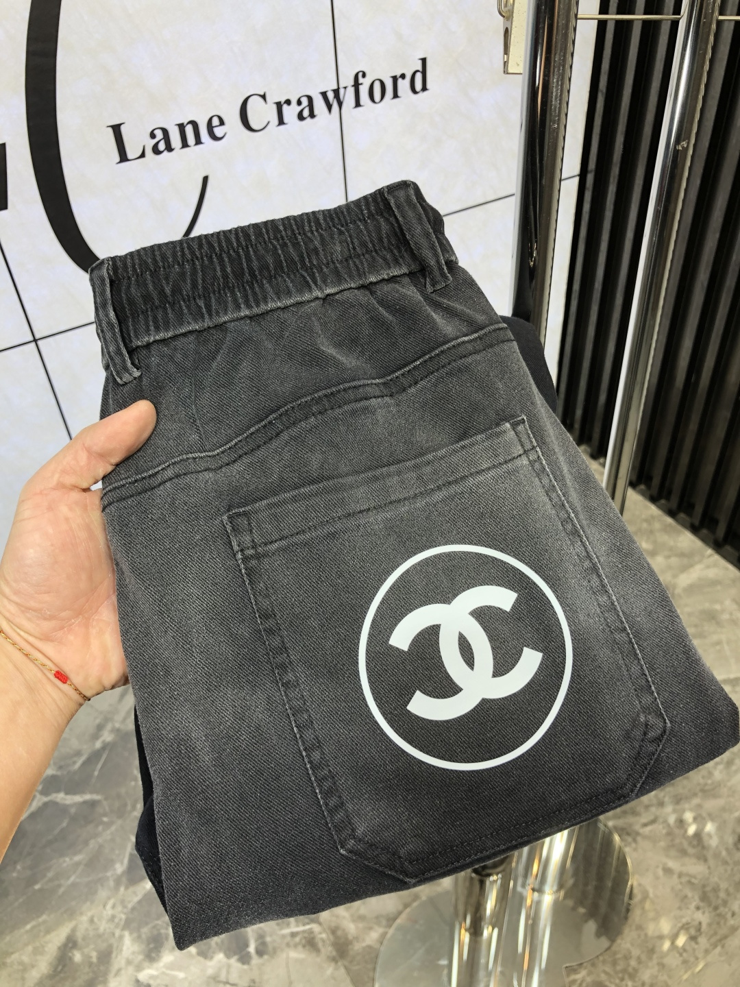 NO:138951,.Chanel. Wear 200 catties. SS25 spring and summer new men's elastic jeans. The fabric is elastic. Exclusively available. Official website synchronized. Fashionable and elegant. Use primary color yeast washing process. H selected imported heavy tannin denim fabric with counter hardware decoration m genuine leather leather brand. Exquisite car line. Worth owning. Number M-4xL.M wears 29.30, chanel, jeans, alexander wang19860909.香奈儿.穿200斤. ss25春夏新款男士松紧带牛仔裤 面料弹性好.独家发售 官网同步 时尚优雅 采用原色酵母水洗工艺 H精选进口重磅丹宁牛仔面料 配专柜五金装饰 m真皮皮牌 精致车线 值得拥有.码数M-4xL .M穿29.30,,chanel,jeans,alexander wang,Men's clothing