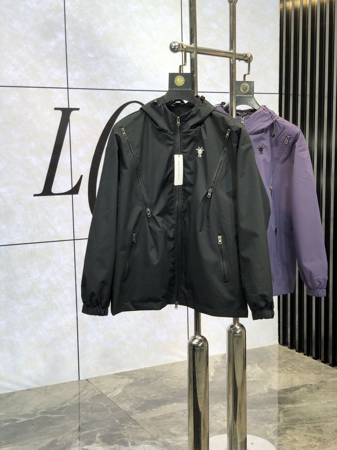 NO:138906,.Dior.25 early spring new product is available for sale, casual and daily wear!  The upper body modifies the body, perfectly combines fashion aesthetics with the concept of new urban business and leisure, and the Italian minimalist, capable and outdoor functional styles are the ultimate interpretation, both solemn and harmonious, creating a unique styling item. The overall outline tends to be simple, and the 88 is quite individual and elegant in detail, enriching the overall vision. The wardrobe business and leisure is excellent and has a high attendance rate!  It is hard to find!  Count s-3XL m wear 175/130,,dior,jackets & coats,jackets & coats,alexander wang19860909.Dior.25早春新品发售夹克外套,休闲日常穿搭！上身修饰身形、将时装美学和新都市商务休闲概念完美融合,通体将意式的极简、干练和户外功能性风格极致诠释,亦庄亦谐,塑造出别具一格的造型单品,整体轮廓趋于简约风格,88颇为个性且雅痞的细节处理,丰富了整体视觉.衣橱商务休闲绝佳的高出勤率！可遇而不可求！码数s-3XL m穿175/130,,dior,jackets & coats,jackets & coats,alexander wang,Men's clothing