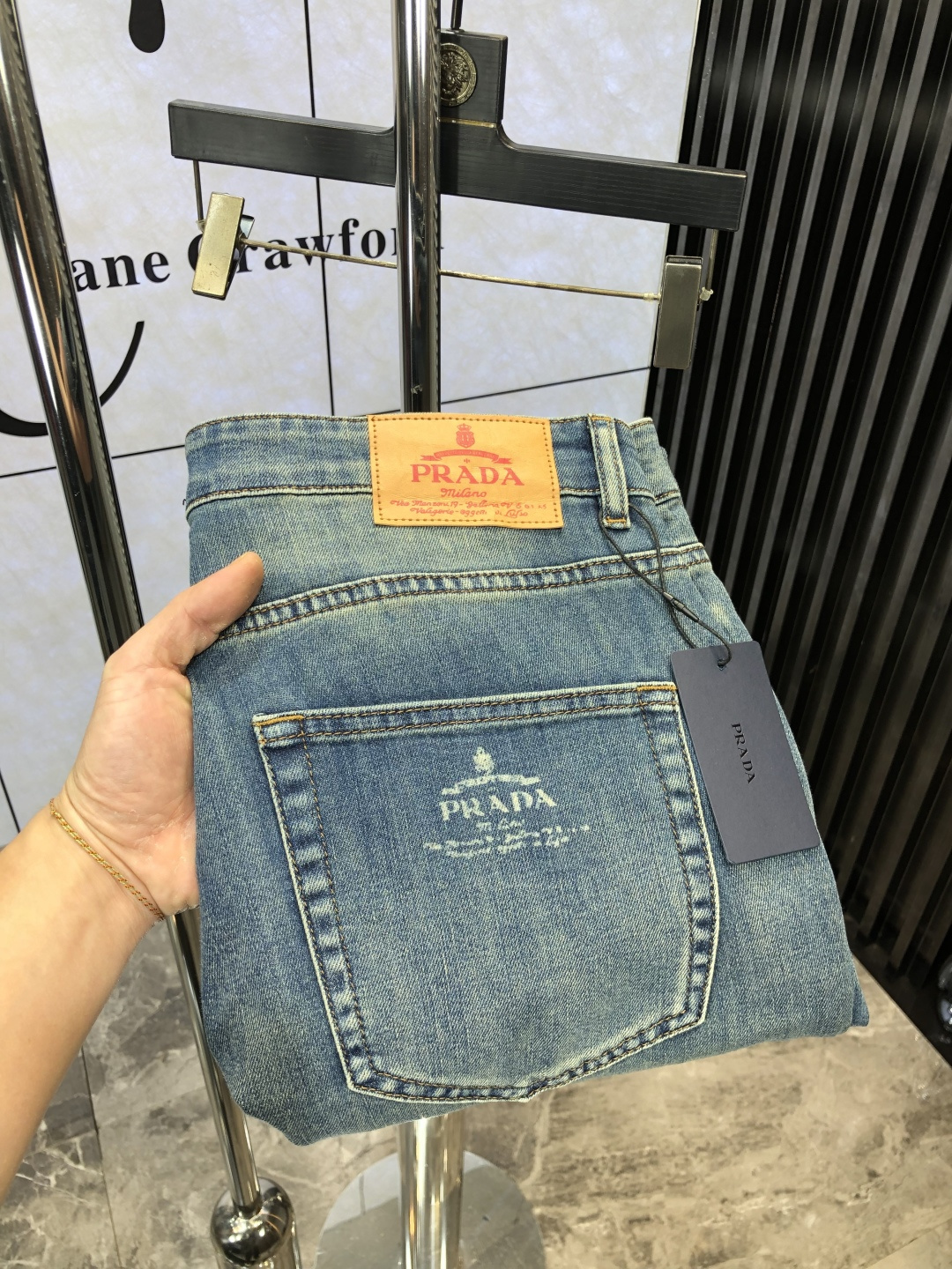 NO:116704,.Prada. High-end customization, 25ss early spring latest original jeans are released simultaneously on the counter. Original custom reproduction. Customer-supplied hardware and accessories. Original quality. 6 imported denim fabric heavy-working washing. Fine workmanship and excellent upper body!  Preferred single product FSIZE:29-38, prada, jeans, alexander wang19860909.普拉达.高端定制、25ss早春最新款原牛仔裤 柜台同步发售 原版定制复刻 客供五金辅料 原单品质 6进口牛仔面料重工洗水 做工走线精细 上身绝佳！优选单品FSIZE:29-38,,prada,jeans,alexander wang,Men's clothing