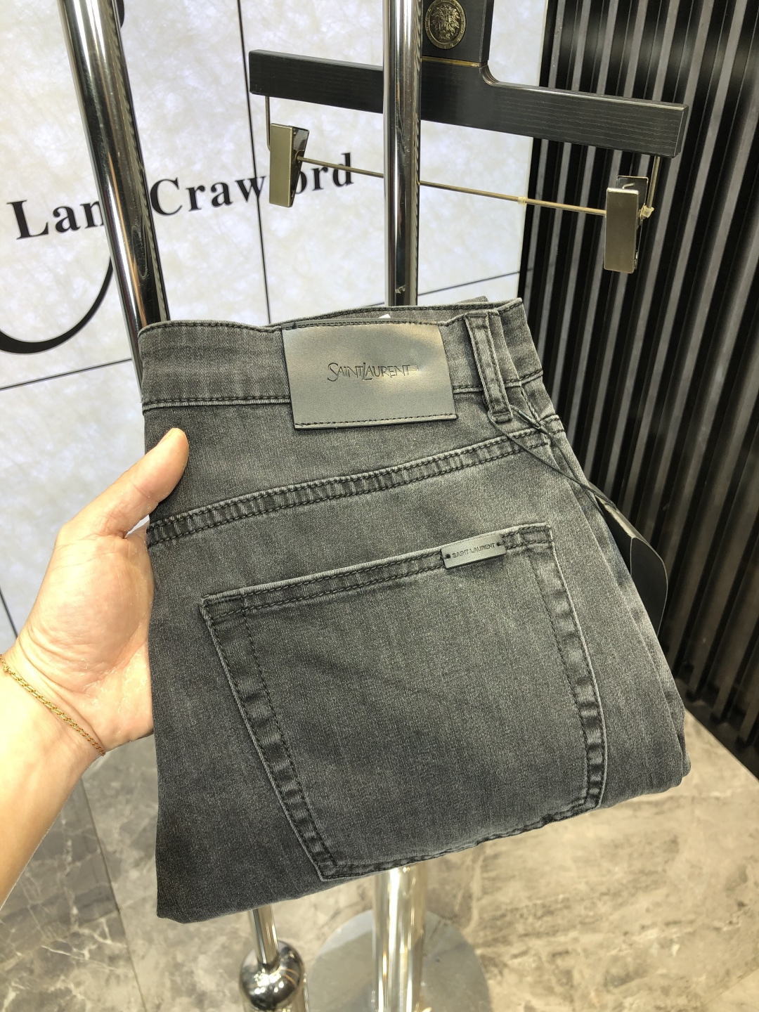 NO:116710,.Saint Laurent. High-end customization, 25ss early spring latest original jeans are released simultaneously on the counter. Original custom reproduction. Customer-supplied hardware and accessories. Original quality. 6 imported denim fabric heavy-working washing. Fine workmanship and excellent upper body!  Preferred single product FSIZE:29-38, saint laurent,jeans,alexander wang19860909.圣罗兰.高端定制、25ss早春最新款原牛仔裤 柜台同步发售 原版定制复刻 客供五金辅料 原单品质 6进口牛仔面料重工洗水 做工走线精细 上身绝佳！优选单品FSIZE:29-38,,saint laurent,jeans,alexander wang,Men's clothing