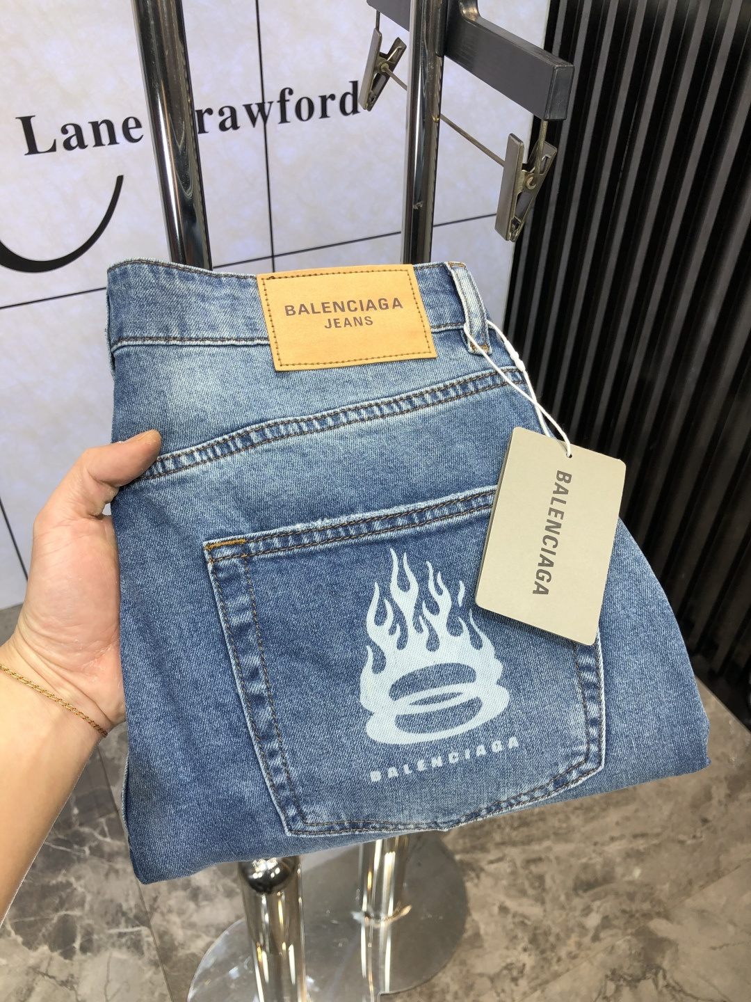 NO:116711,.Balenicaga. High-end customization, 25ss early spring latest original jeans are released simultaneously on the counter. Original custom reproduction. Customer-supplied hardware and accessories. Original quality. 6 imported denim fabric heavy-duty washing. Fine workmanship and excellent upper body!  Preferred single product FSIZE:29-38,,balenciaga,jeans,alexander wang19860909.巴黎世家.高端定制、25ss早春最新款原牛仔裤 柜台同步发售 原版定制复刻 客供五金辅料 原单品质 6进口牛仔面料重工洗水 做工走线精细 上身绝佳！优选单品FSIZE:29-38,,balenciaga,jeans,alexander wang,Men's clothing