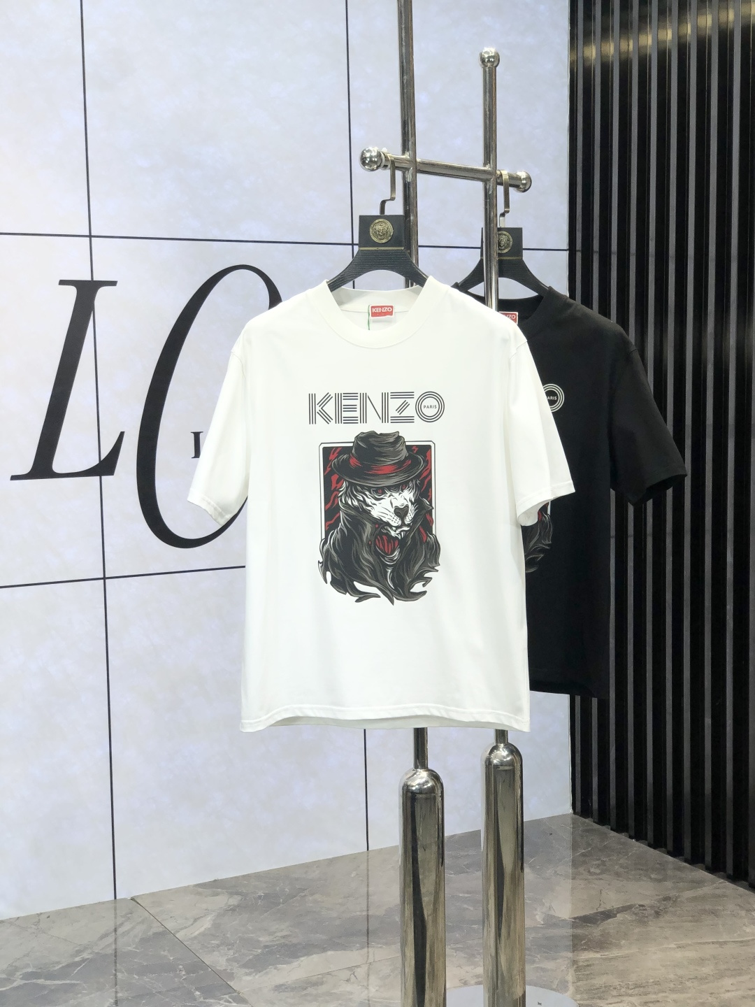 NO:116709,.kenzo.2025 spring and summer new product fashionable round neck short sleeve high-end custom versatile style!  More practical, anyone can easily control it. It is made of European cotton pure cotton fabric, luxurious and classic brand logo design, w is very high-end and must-have if you understand the goods!  The style cut is a slim fit. 6 is very exquisite, showing aura and highlighting the exquisiteness of business men. This is the unique feature. The right slim fit, and the upper body effect is very good. Size M-3XL, T-shirt, alexander wang19860909.kenzo.2025春夏新品时尚圆领短袖高级定制百搭款式！更有实用感 任何人都可以轻松驾驭 采用欧棉纯棉面料制作,奢华经典品牌logo设计,w非常显档次懂货的必须入！版型剪裁属于修身款 6非常精致,显气场,又会凸显商务男士的精致,这就是独到之处,恰到好处的修身,上身效果非常赞.尺码M-3XL,,T-shirt,alexander wang,Men's clothing