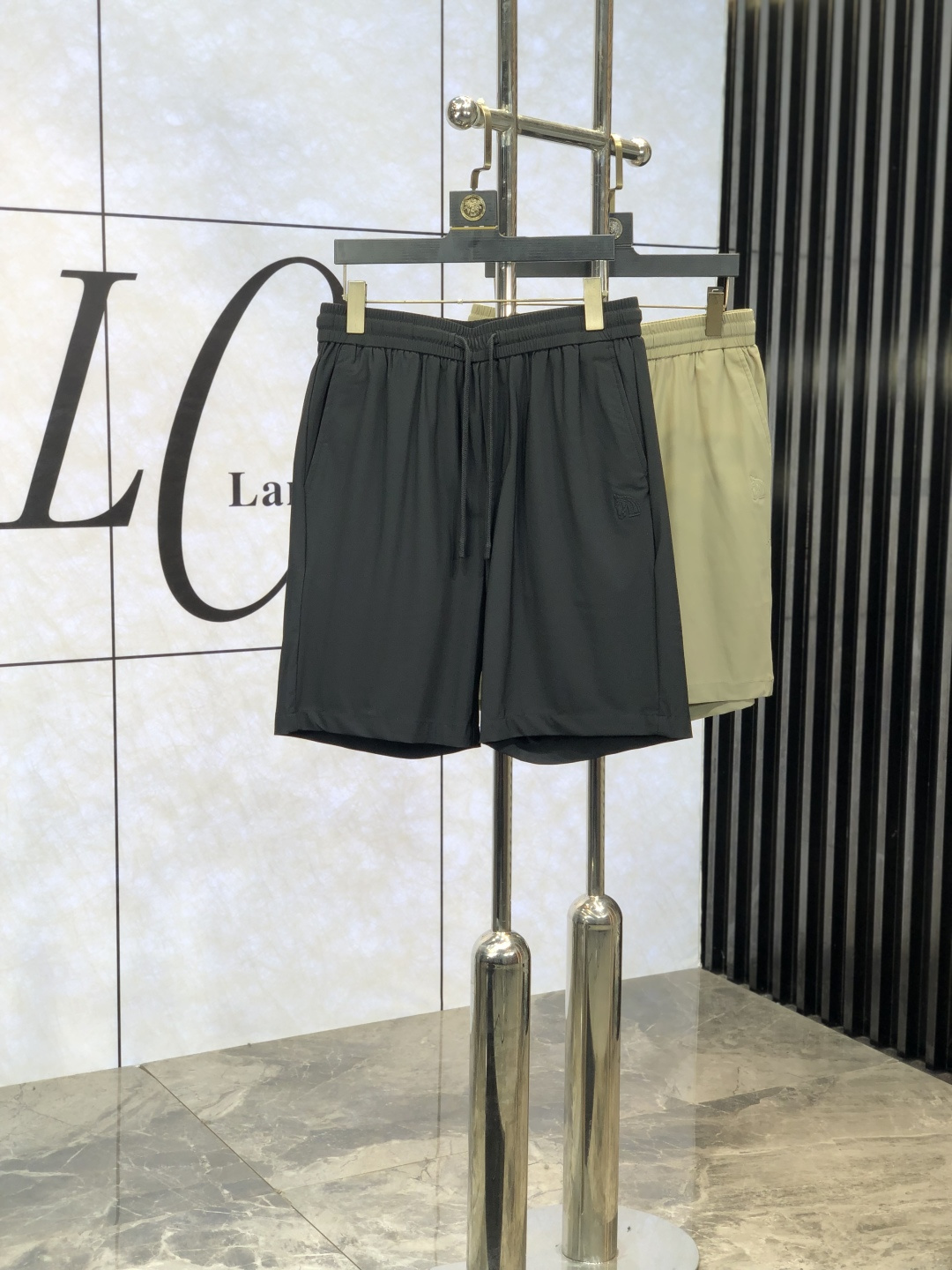 NO:119916,.Hermes. Wear 200 catties. New products for spring and summer 2025. Customized high-quality fashionable casual pants. Super versatile style. Exclusive customization-imported high-end high-density cotton fabric, d4 close-fitting and comfortable, super beautiful style, upper body makes legs look slender, inner and lined, you can attend any occasion, and once again emphasize that the fabric is very, very classy! First-class workmanship and texture! The details are exquisite and exquisite, and quite ingenious! Number of codes: m-4xL.m wear 28.29, hermes, alexander wang19860909.爱马仕.穿200斤.2025春夏新品.订制高品质时尚休闲裤.超级百搭款.独家定制-进口高端高密度精棉面料,d4贴身舒适,超靓版型、上身显腿修长,內里,走线都无可挑剔,任何场合都可出席,再次强调面料非常非常显档次！做工、质感一流！细节精致考究,颇具匠心！ 码数:m-4xL.m穿28.29,,hermes,alexander wang,Men's clothing