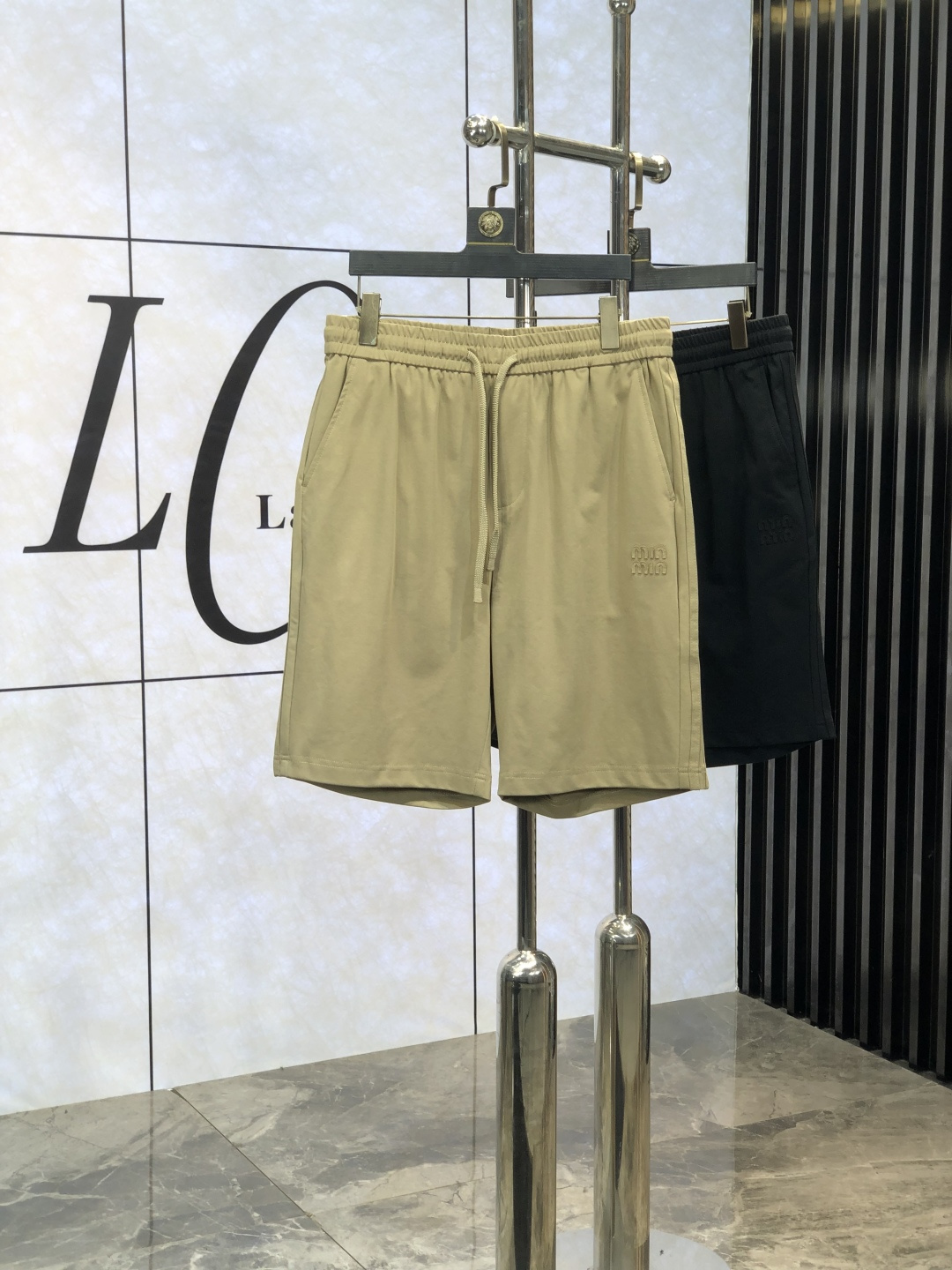 NO:119924,.miuniu. Wear 200 catties. New products for spring and summer 2025. Customized high-quality fashionable casual pants. Super versatile style. Exclusive customization-imported high-end high-density cotton fabric, d4 close-fitting and comfortable, super beautiful style, upper body makes legs look slender, inner and lined impeccable, you can attend any occasion, again emphasize that the fabric is very, very classy! First-class workmanship and texture! The details are exquisite and exquisite, and quite ingenious! Number of codes: m-4xL.m wear 28.29, miumiu, alexander wang19860909.miuniu.穿200斤.2025春夏新品.订制高品质时尚休闲裤.超级百搭款.独家定制-进口高端高密度精棉面料,d4贴身舒适,超靓版型、上身显腿修长,內里,走线都无可挑剔,任何场合都可出席,再次强调面料非常非常显档次！做工、质感一流！细节精致考究,颇具匠心！ 码数:m-4xL.m穿28.29,,miumiu,alexander wang,Men's clothing