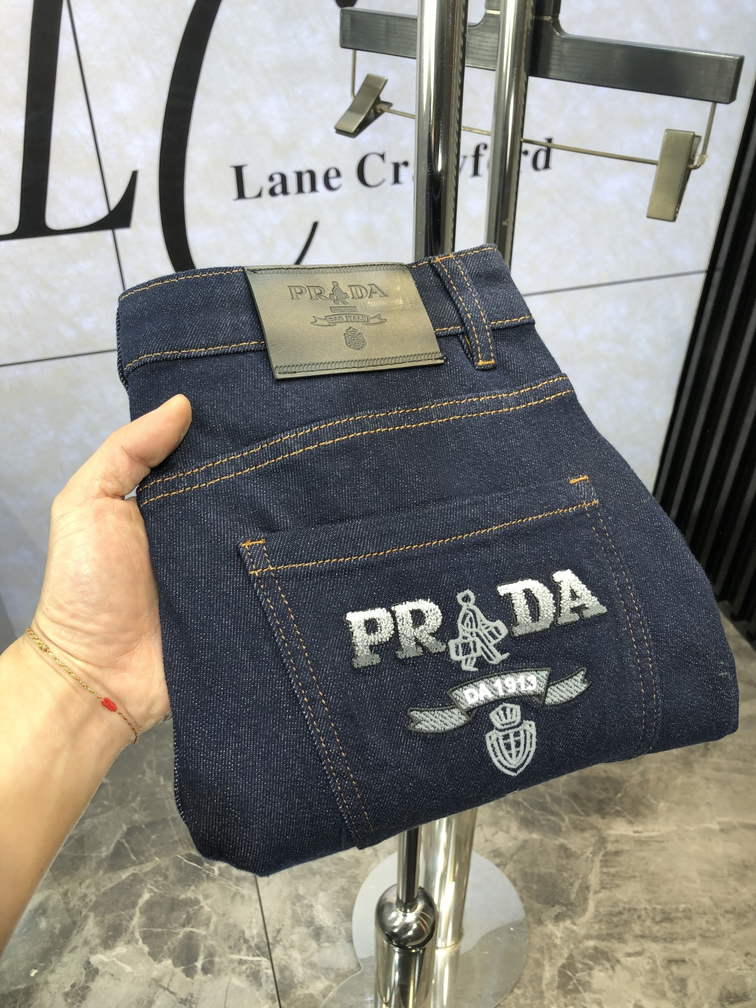 NO:127471,.Prada.2055ss Spring and Summer - New casual jeans, high-end custom series. Imported high-density custom pure cotton tannins fabric is comfortable, soft and skin-friendly, 6 straight and not easy to wrinkle, simple and clear, super versatile, super fashionable and versatile, straight and stylish, a must-have for the wardrobe!  Suitable for any occasion!  Number of codes 29-36.,,prada,jeans,alexander wang19860909.普拉达.2055ss春夏-新款休闲牛仔裤,高端定制系列.进口高密度定制纯棉单宁面料舒适柔软亲肤,6笔挺不易起皱,简单明了,超级百搭上身效果超级棒时尚百搭,笔挺有型,衣橱必备！适合任何场合穿着！ 码数29-36.,,prada,jeans,alexander wang,Men's clothing