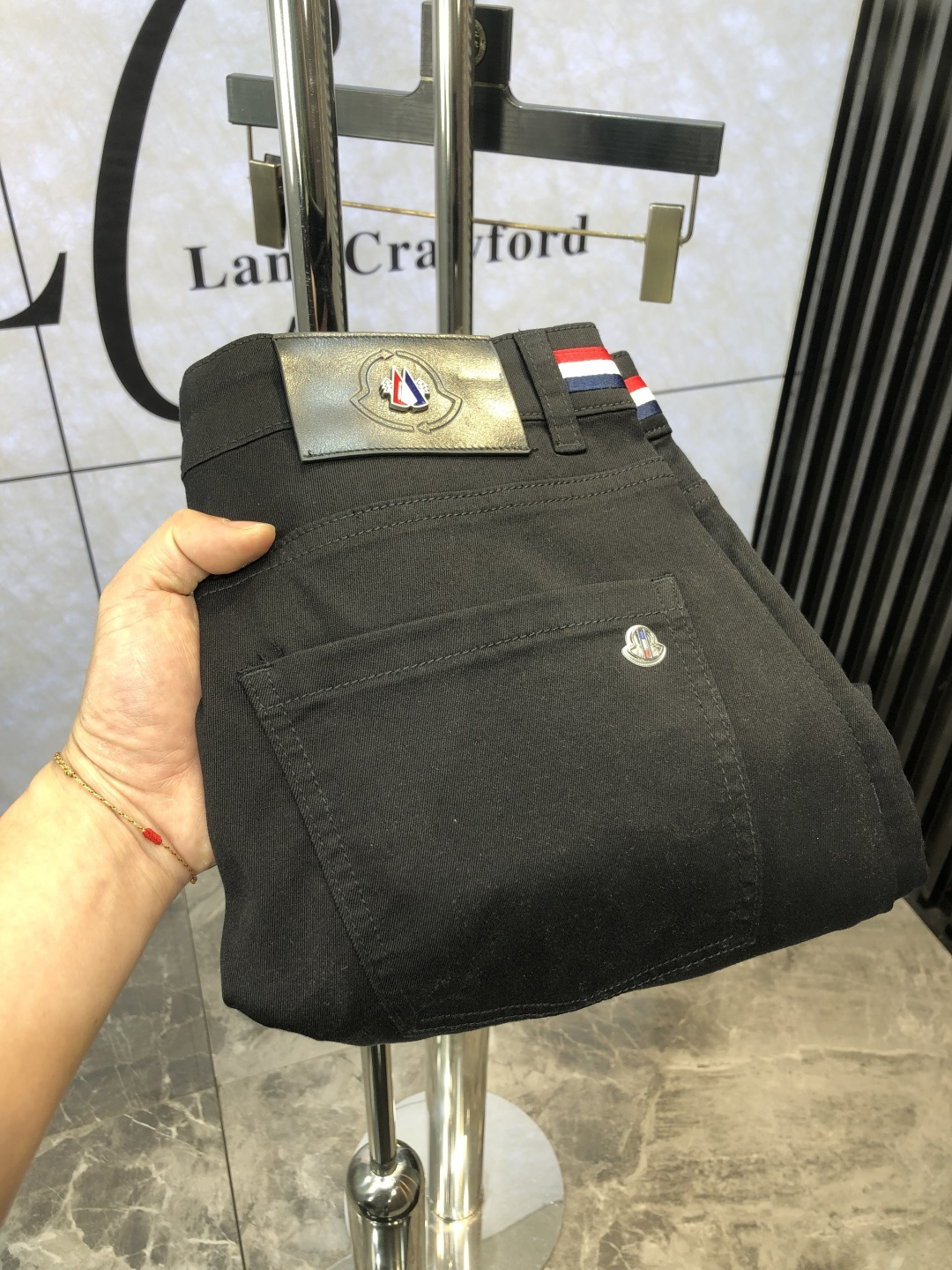 NO:127473,.彩后.2055ss Spring and Summer - New casual jeans, high-end custom series. Imported high-density custom pure cotton tannins fabric is comfortable, soft and skin-friendly, 6 straight and not easy to wrinkle, simple and clear, super versatile, super fashionable and versatile, straight and stylish, a must-have for the wardrobe!  Suitable for any occasion!  Code count 29-36.,Moncler,jeans,alexander wang19860909.蒙口.2055ss春夏-新款休闲牛仔裤,高端定制系列.进口高密度定制纯棉单宁面料舒适柔软亲肤,6笔挺不易起皱,简单明了,超级百搭上身效果超级棒时尚百搭,笔挺有型,衣橱必备！适合任何场合穿着！ 码数29-36.,,Moncler,jeans,alexander wang,Men's clothing