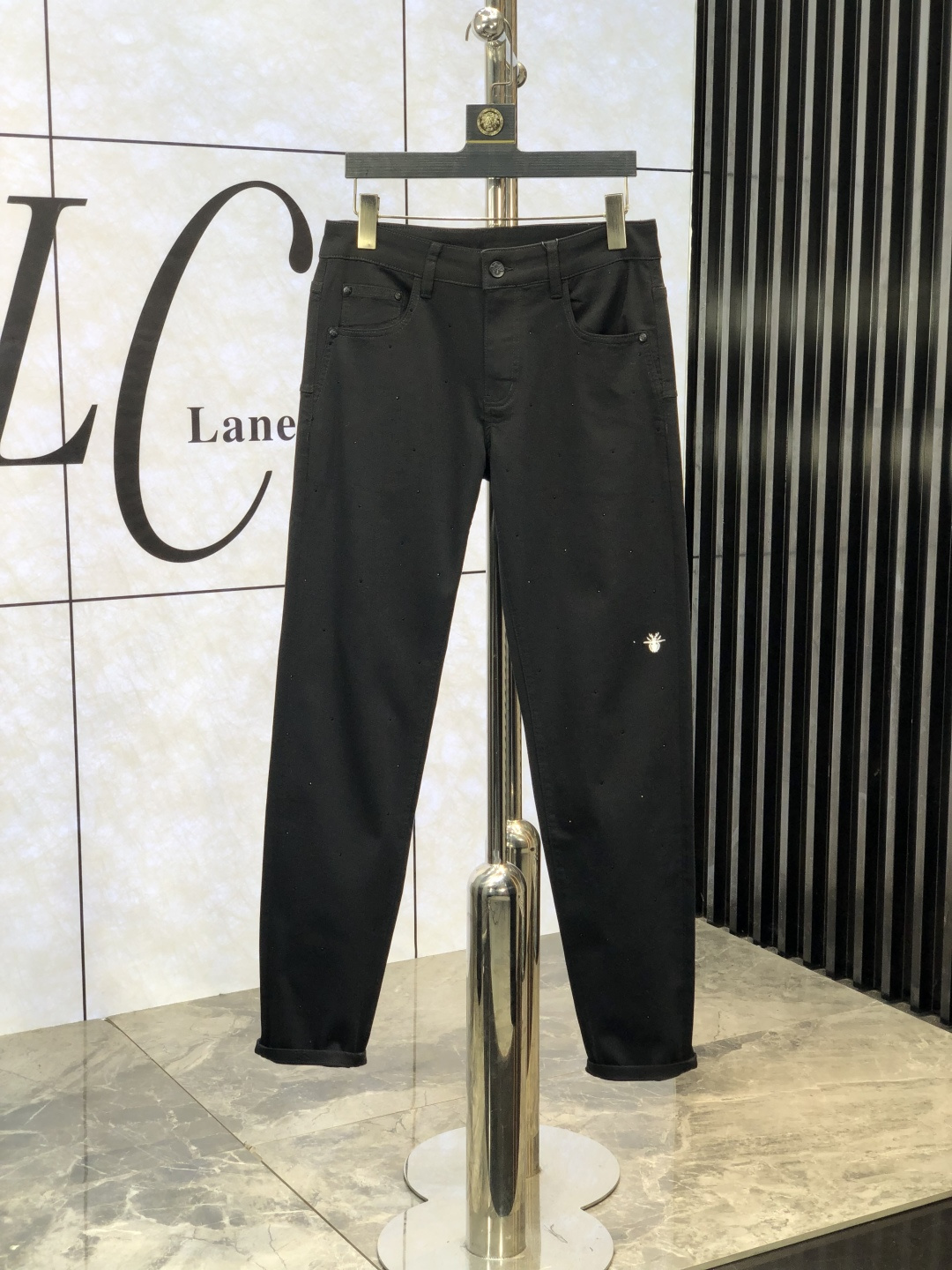 NO:127476,.Dior.2055ss Spring and Summer - New casual jeans, high-end custom series. Imported high-density custom pure cotton tannins fabric is comfortable, soft and skin-friendly, 6 straight and not easy to wrinkle, simple and clear, super versatile, super fashionable and versatile, straight and stylish, a must-have for the wardrobe!  Suitable for any occasion!  Number of codes 29-36.,dior,jeans,alexander wang19860909.Dior.2055ss春夏-新款休闲牛仔裤,高端定制系列.进口高密度定制纯棉单宁面料舒适柔软亲肤,6笔挺不易起皱,简单明了,超级百搭上身效果超级棒时尚百搭,笔挺有型,衣橱必备！适合任何场合穿着！ 码数29-36.,,dior,jeans,alexander wang,Men's clothing