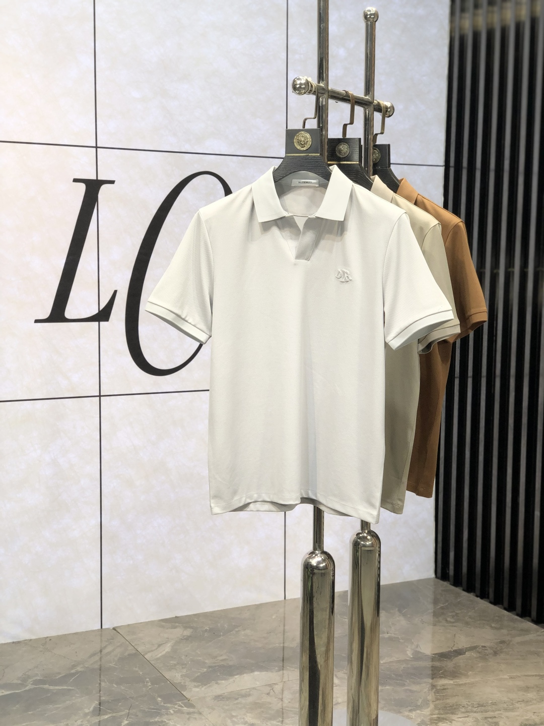 NO:123106,.Dior. 2025 counter new style original single men's casual short-sleeved Polo shirt, high-end customization, high-version, fashionable and versatile, original imported mercerized bead floor pattern design, super soft and delicate, skin-friendly and comfortable to wear, high-end boutique, 8-OEM factory fine T-top body is very good, men's must-have items. Number of code m-3xL.m wear 175/130,,dior,T-shirt,alexander wang19860909.Dior. 2025专柜新款原单男士休闲短袖Polo衫 高端定制 高版本 时尚百搭爆款 原版进口丝光珠地面料 图案设计 手感超柔软细腻 穿着亲肤舒适 高端精品 8代工厂精细做T上身非常赞 男士必备单品.码数m-3xL.m穿175/130,,dior,T-shirt,alexander wang,Men's clothing