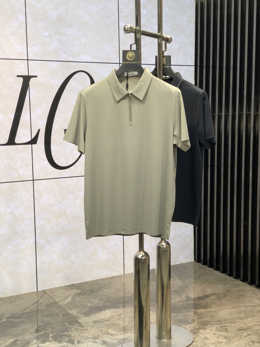 NO:123108,.Jenia. 2025 counter new style original single men's casual short-sleeved Polo shirt, high-end customization, high-version, fashionable and versatile, original imported mercerized bead floor pattern design, super soft and delicate, skin-friendly and comfortable to wear, high-end boutique, 8-OEM factory fine T-top body is very good, men's must-have items. Number of code m-3xL.m wear/130,,zegna, T-shirt, alexander wang19860909.杰尼亚.2025专柜新款原单男士休闲短袖Polo衫 高端定制 高版本 时尚百搭爆款 原版进口丝光珠地面料 图案设计 手感超柔软细腻 穿着亲肤舒适 高端精品 8代工厂精细做T上身非常赞 男士必备单品.码数m-3xL.m穿/130,,zegna,T-shirt,alexander wang,Men's clothing