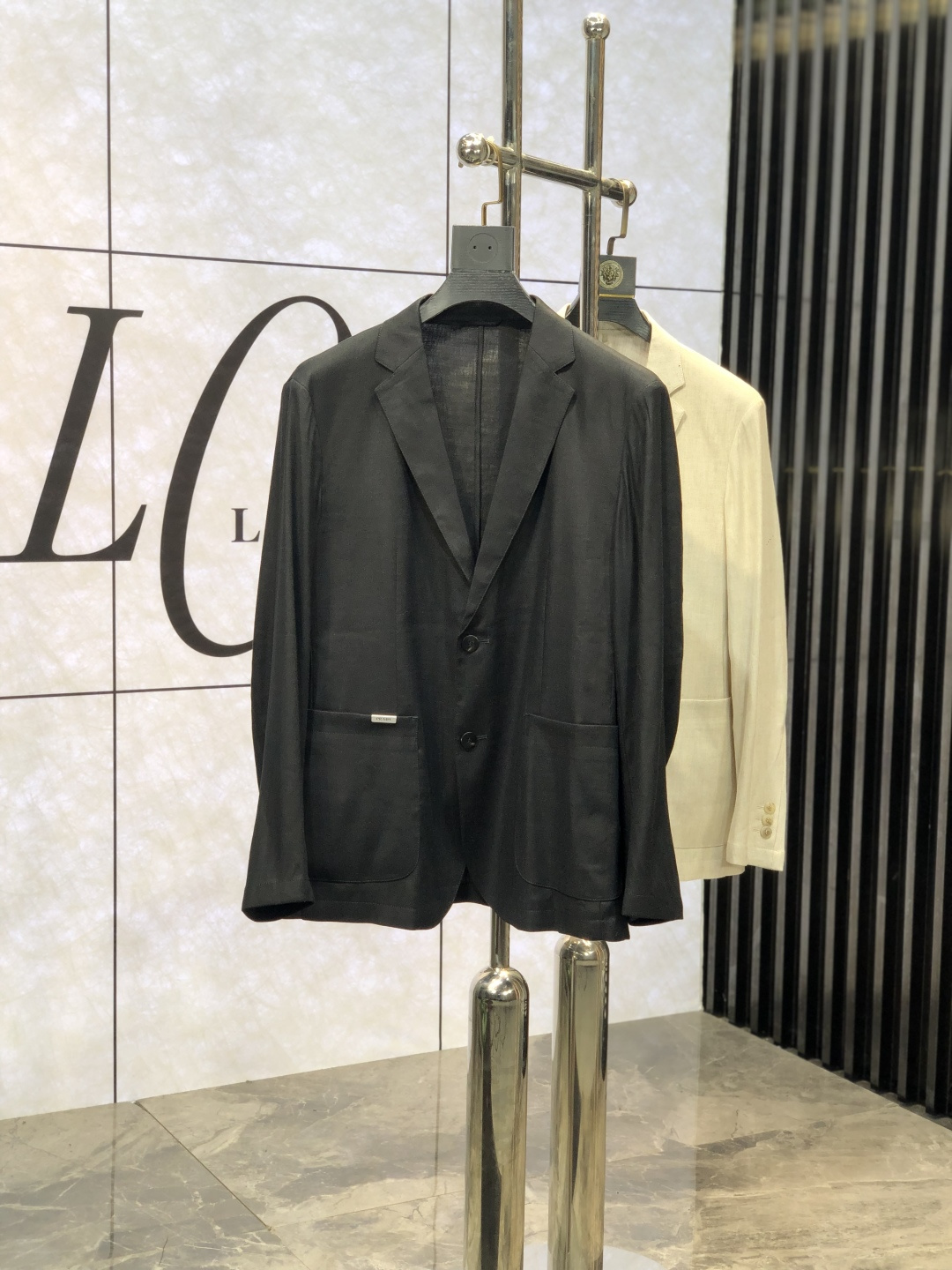 NO:123116,.Prada. 2025 early spring new model is available, original single ruthless product, imported Italian fabrics, fashionable cotton and linen suit jacket. The upper body is more casual and elegant, and the counter original hardware is luxurious and high-end customized accessories new work!  Classic punctuation embellishment design, original auxiliary materials, extreme luxury!  Soft and comfortable. The upper body is so handsome!  8 Suitable for any scene!  Size M-XXXL m wear 175/130, prada, jackets & coats, business suit, alexander wang19860909.普拉达.2025早春新款上市 原单狠货 意大利进口面料时尚棉麻西装外套.上身更随意大方,专柜原版五金奢华高档定制配饰新作！经典标点缀设计,原版辅料,奢华极致！柔软舒适.上身爆帅！8适合任意场景！ 尺码M-XXXL m穿175/130,,prada,jackets & coats,business suit,alexander wang,Men's clothing