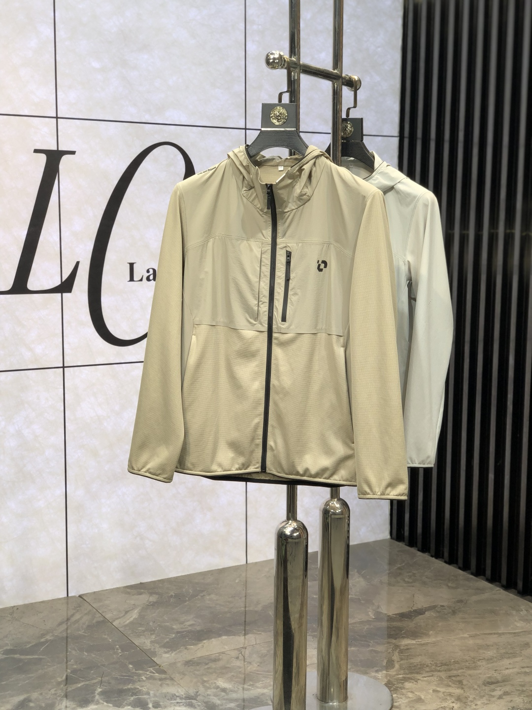 NO:123118,.Balenicaga. 2025 early spring new model is available. Original single product. Italian imported fabric fashionable jacket and windbreaker jacket. The upper body is more casual and elegant. The counter original hardware is luxurious and high-end customized accessories new work!  Classic punctuation embellishment design, original auxiliary materials, extreme luxury!  Soft and comfortable. The upper body is so handsome!  8 Suitable for any scene!  Size M-XXXL m Wear 175/130,,balenciaga,jackets & coats,jackets & coats,alexander wang19860909.巴黎世家.2025早春新款上市 原单狠货 意大利进口面料时尚夹克风衣外套.上身更随意大方,专柜原版五金奢华高档定制配饰新作！经典标点缀设计,原版辅料,奢华极致！柔软舒适.上身爆帅！8适合任意场景！ 尺码M-XXXL m穿175/130,,balenciaga,jackets & coats,jackets & coats,alexander wang,Men's clothing