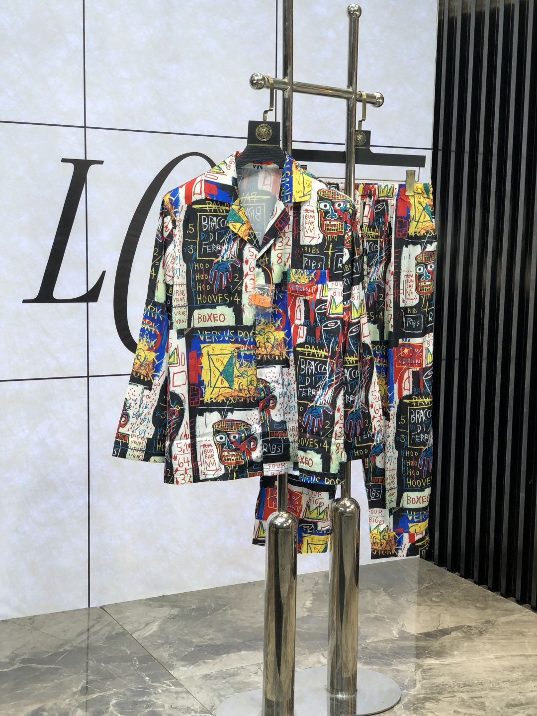 NO:130140,.Fendi. New battle gown pajamas. Heavy and luxurious and pointed goods. High-end series pajamas set. It is made of imported ice silk material. Elegant and gorgeous. It has a tone and is very comfortable to wear. The upper body effect is very handsome. This style is mature and has a sense of youth and fashion. It has a great age span. It is very rigorous and exquisite. First-line OEM requirements!  You can buy it with confidence. Please report your height and weight by placing an order. M-xxxL.m wears 175/130 catties., fendi, alexander wang19860909.芬迪.新款战袍睡衣.重磅级奢华尖货 高阶系列睡衣套装　 采用进口冰丝材质面料.高雅华丽 有腔调穿着非常舒适上身效果非常帅气　此款成熟又不乏年轻时尚之感 年龄跨度可穿性大　都非常严谨考究 一线代工要求！可以放心入手哦.5下单请报身高体重.M-xxxL.m穿175/130斤.,,fendi,alexander wang,Men's clothing