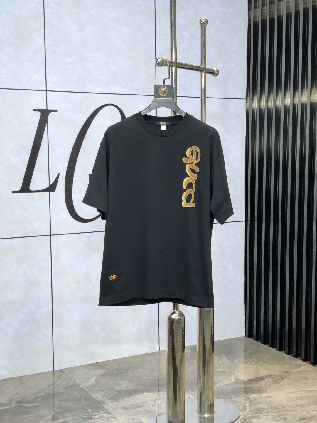 NO:454355,.Gucci. Top products 2025 spring and summer new first-time counter latest short-sleeved round-neck T-shirt, high-end customization, avant-garde and fashionable design!  Brand logo heavy craftsmanship design, high-end customized original European cotton fabric, soft feel, comfortable to wear, b counter-level exquisite car line, fine workmanship, invincible and handsome upper body effect!  G-shaped men's essential items!  Code number M-4xL.m wear 175/130, gucci, T-shirt,tees, t-shirt,alexander wang19860909.Gucci.顶级货品2025春夏新款首发专柜最新款短袖圆领T恤 高端订制 设计前卫时尚！品牌logo重工艺设计 高端定制原版欧棉面料.手感柔软.穿着舒适.b专柜级别精致车线.做工精细.上身效果无敌帅气！g型男必备单品！码数M-4xL.m穿175/130,,gucci,T-shirt,tees，t-shirt,alexander wang,Men's clothing