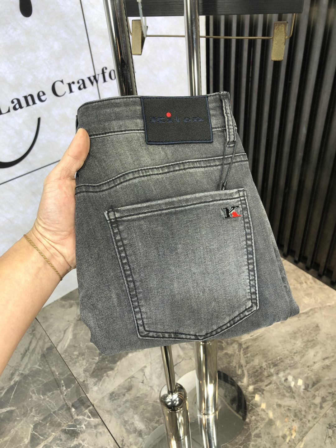 NO:127484,.kiton.High-end customization 25 spring and summer new original single jeans are released simultaneously on the counter. Original customized reproduction. Customer-supplied hardware and accessories. Original single quality. Imported denim fabric heavy-working washing. Fine workmanship and wiring. 6 Excellent upper body!  Preferred single product SIZE:29-38.,,jeans,alexander wang19860909.kiton.高级定制 25春夏新款原单牛仔裤 柜台同步发售 原版定制复刻 客供五金辅料 原单品质 进口牛仔面料重工洗水 做工走线精细 6上身绝佳！优选单品 SIZE:29-38.,,jeans,alexander wang,Men's clothing