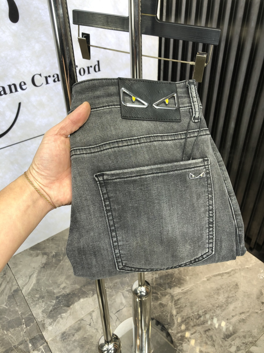 NO:127493,.Fendi.High-end customization 25 spring and summer new original single jeans are released simultaneously on the counter. Original customized reproduction. Customer-supplied hardware and accessories. Original single quality. Imported denim fabric heavy-working washing. Fine workmanship and wiring. 6 Excellent upper body!  Preferred single product SIZE:29-38.,,fendi,jeans,alexander wang19860909.芬迪.高级定制 25春夏新款原单牛仔裤 柜台同步发售 原版定制复刻 客供五金辅料 原单品质 进口牛仔面料重工洗水 做工走线精细 6上身绝佳！优选单品 SIZE:29-38.,,fendi,jeans,alexander wang,Men's clothing